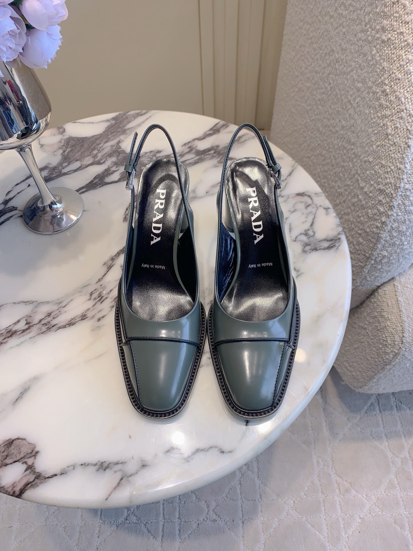 NO:749138,Prad's latest block-heel high-heeled shoes, classic and versatile style, gentle and intellectual style, comfortable and easy to wear, calfskin upper, sheepskin lining, heel height 7.5cm, Italian genuine leather outsole, size 35-39 (40 41 custom-made), sandals, prada, sandals, cowhide, sheepskin, Leather soles19860909Prad*新款粗跟高跟单鞋 经典百搭款 温柔知性风 舒适好穿 鞋面小牛皮 内里垫脚羊皮 跟高7.5cm 意大利真皮大底 尺码35-39（40 41定做）,凉鞋单鞋,prada,sandals,cowhide,sheepskin,Leather soles,Women's Shoes