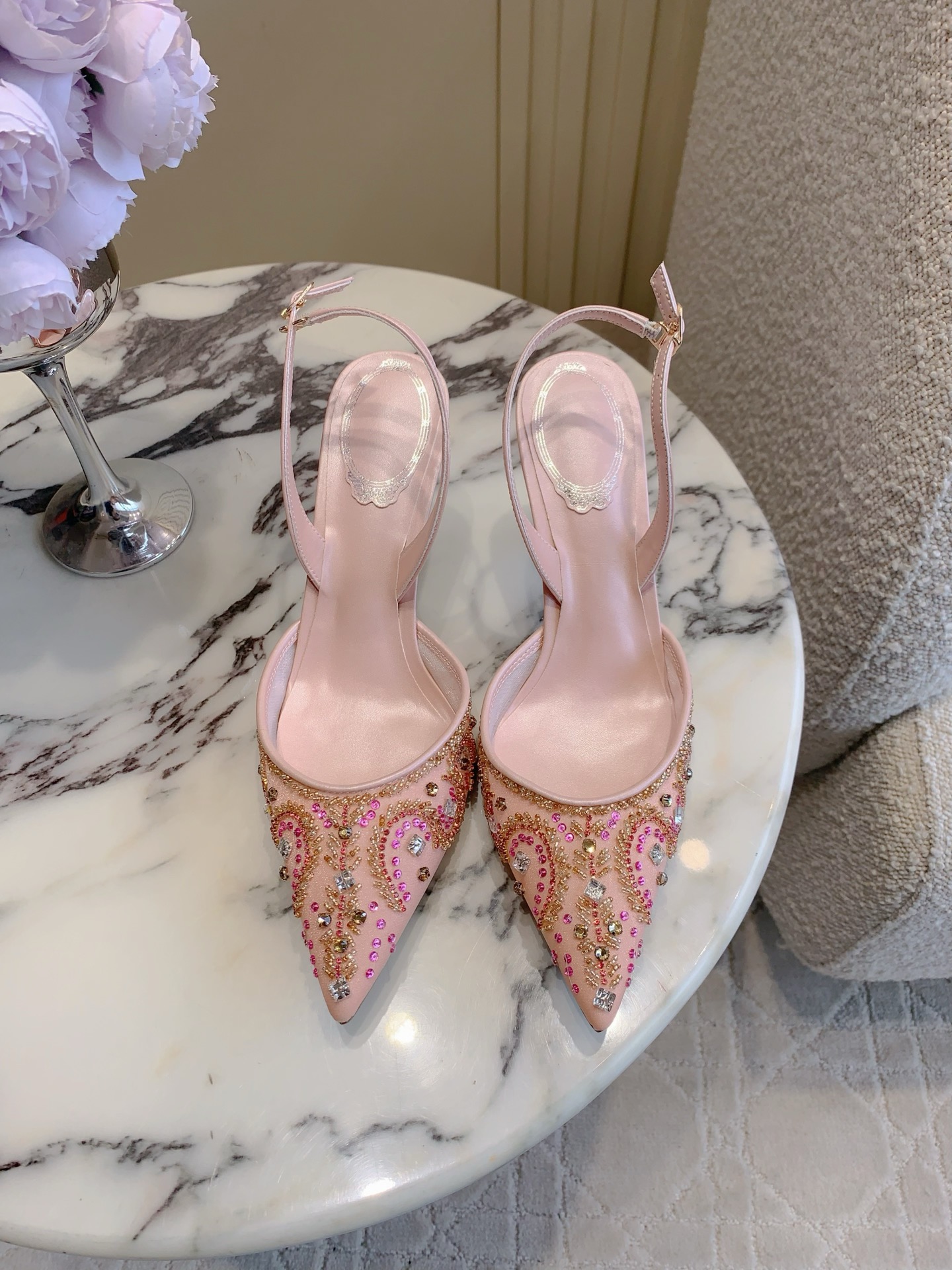 NO:874316,Ren* Caovill* Heavy Industry Crystal Series High Heels, bling bling is exquisite and can be called a handicraft. The upper is high-density mesh and hand-inlaid with crystals. Sheepskin on the feet. Italian genuine leather outsole. Heel height 6.5cm. Size 35-39 (34 40 41 42 43 customized). Sandals, sandals, high heels, sheepskin, Leather soles19860909Ren* Caovill*重工水晶系列高跟鞋 bling bling精致逼人 堪称工艺品 鞋面高密度网纱纯手工镶嵌水晶 垫脚羊皮 意大利真皮大底 跟高6.5cm 尺码35-39（34 40 41 42 43定做）,凉鞋,sandals,high heels,sheepskin,Leather soles,Women's Shoes