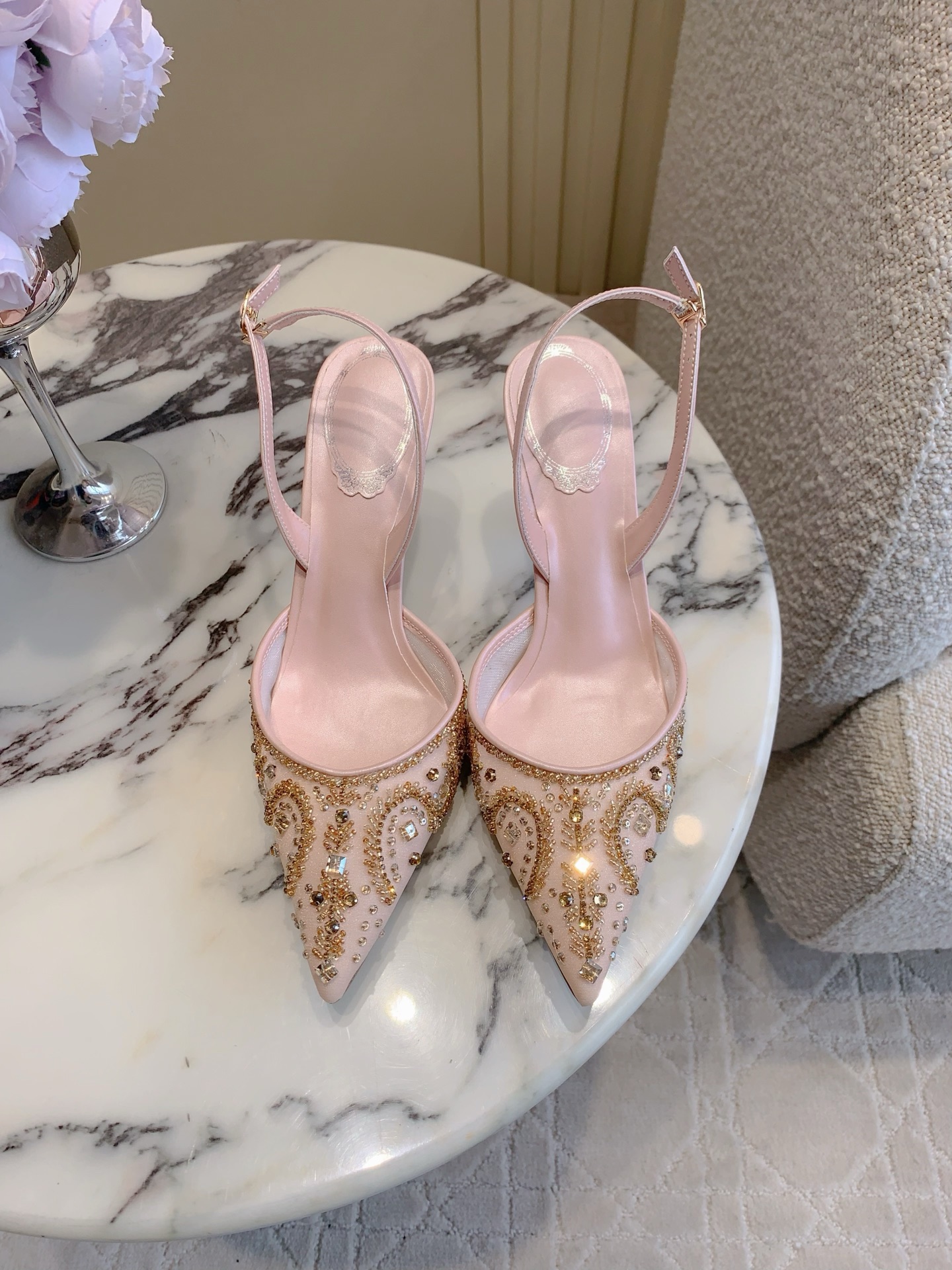 NO:787550,Ren* Caovill* Heavy Industry Crystal Series High Heels, bling bling is exquisite and can be called a handicraft. The upper is high-density mesh and is inlaid with crystals by hand. Sheepskin on the feet. Italian genuine leather outsole. Heel height 6.5cm. Size 35-39 (34 40 41 42 43 customized), high heels, high heels, sheepskin, Leather soles.19860909Ren* Caovill*重工水晶系列高跟鞋 bling bling精致逼人 堪称工艺品 鞋面高密度网纱纯手工镶嵌水晶 垫脚羊皮 意大利真皮大底 跟高6.5cm 尺码35-39（34 40 41 42 43定做）,高跟鞋,high heels,sheepskin,Leather soles,Women's Shoes