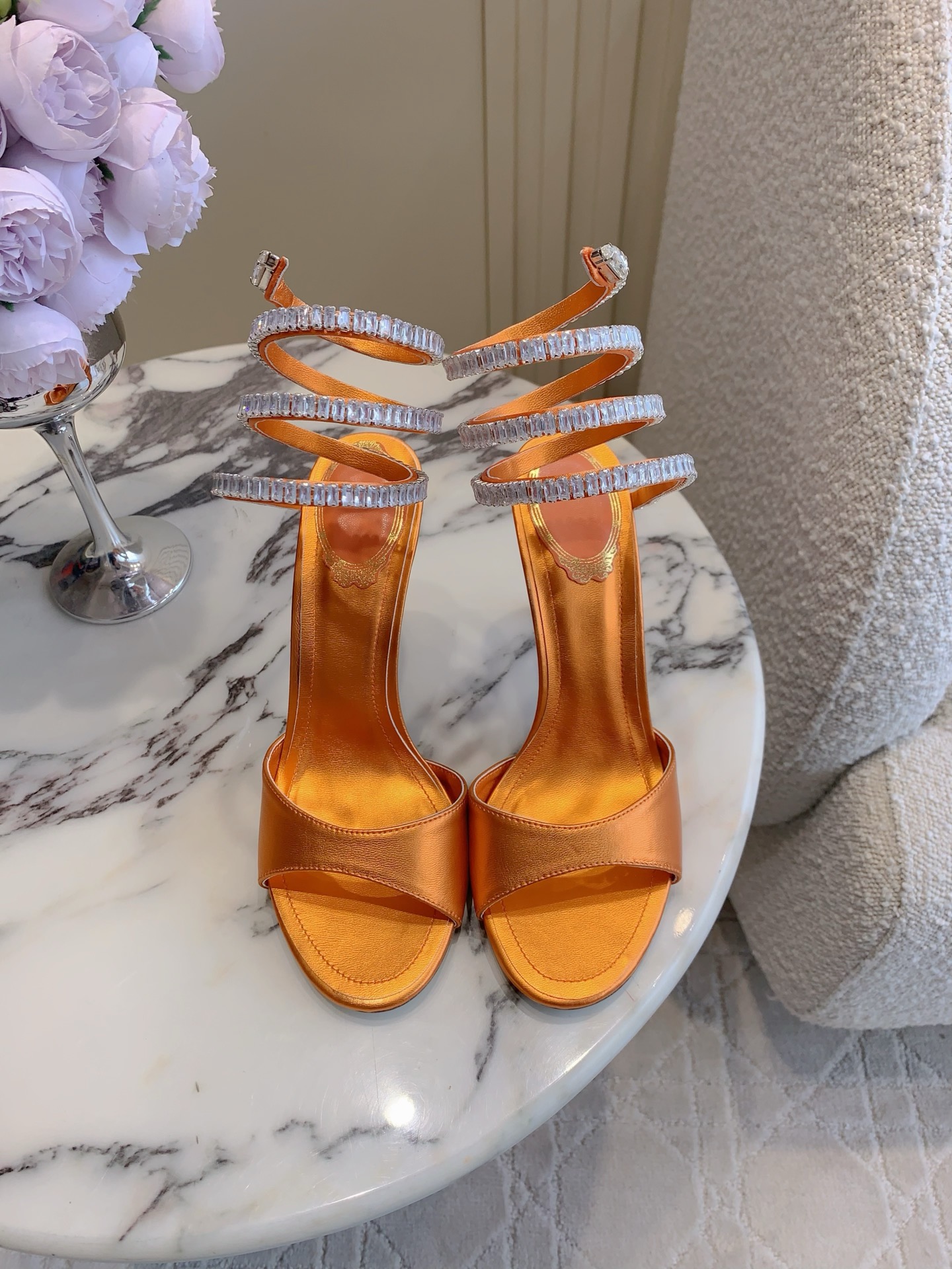 NO:787552,Ren* Caovill*'s new snake-shaped rhinestone high-heeled sandals. The ever-fairy snake-shaped strap wraps around the ankle. It is exquisite and sparkling, showing unique details and dazzling marks~~ Upper cowhide/velvet glitter, lining sheepskin, Italian genuine leather outsole, heel height 9.5cm, size 35-39 (34 40 41 42 43 customized), high heels, sandals, high  heels,cowhide,sheepskin,Leather soles19860909Ren* Caovill*新款蛇形水钻高跟凉鞋 永远仙气十足的蛇形带环绕脚踝 精致闪耀 展现独特的细节与耀眼的印记～～ 鞋面牛皮/丝绒闪钻 内里垫脚羊皮 意大利真皮大底 跟高9.5cm  尺码35-39（34 40 41 42 43定做）,高跟鞋,sandals,high heels,cowhide,sheepskin,Leather soles,Women's Shoes