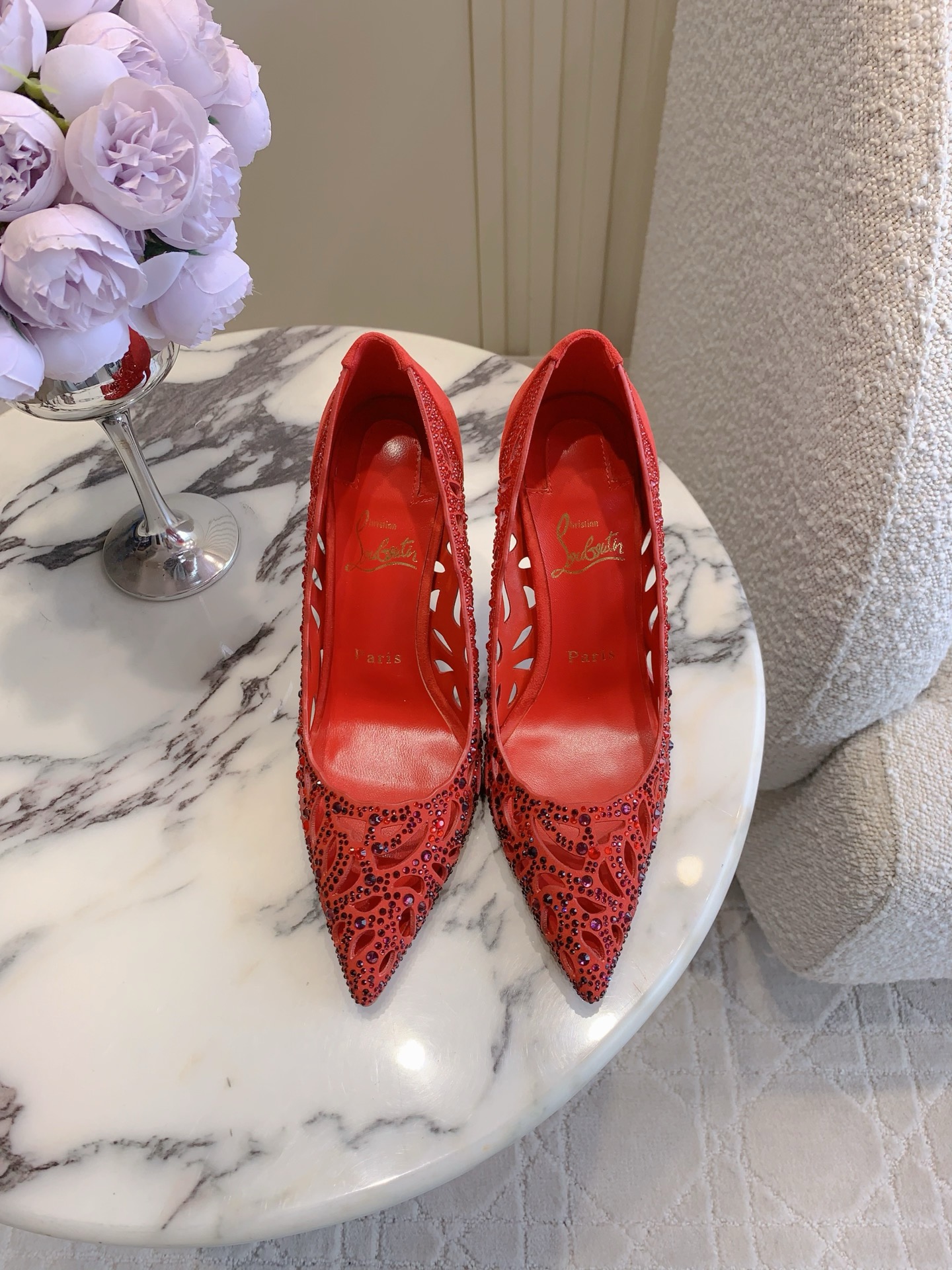 NO:787596,Christian Loubouti* new red-soled gradient rhinestone hollow high-heeled shoes. Smooth curves outline the graceful style, showing sexy style. Classic style. Imported super flash rhinestones on the upper. Sheepskin lining on the upper. Original imported AR1 top leather outsole. Heel height 10cm. Size 35-39 (34.40.41.42.43 custom-made), high heels, high heels, sheepskin, Leather soles.19860909Christian Loubouti* 新款红底渐变色水钻镂空高跟鞋 流畅的曲线勾勒曼妙风情 尽显性感风姿 万年经典款 鞋面进口超闪水钻 内里垫脚羊皮 原版进口AR1顶级真皮大底 跟高10cm 尺码35-39（34.40.41.42.43定做）,高跟鞋,high heels,sheepskin,Leather soles,Women's Shoes