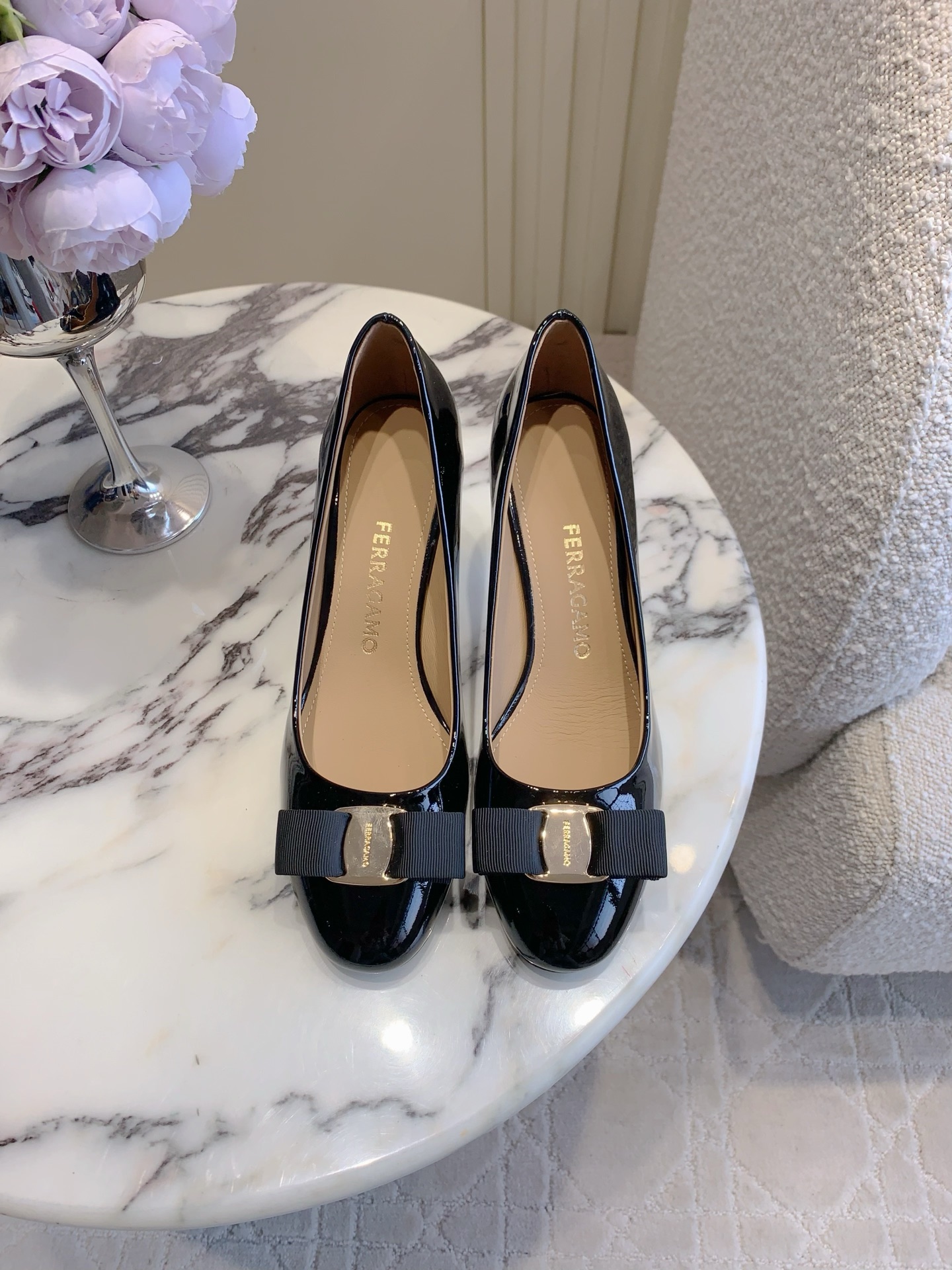 Ferragamo Salvatore Ferragam*SF新款蝴蝶结高跟鞋 简单的设计 集优雅与舒适度为一体 都可以体现出你的高贵典雅气质 版型非常修脚 上脚更美