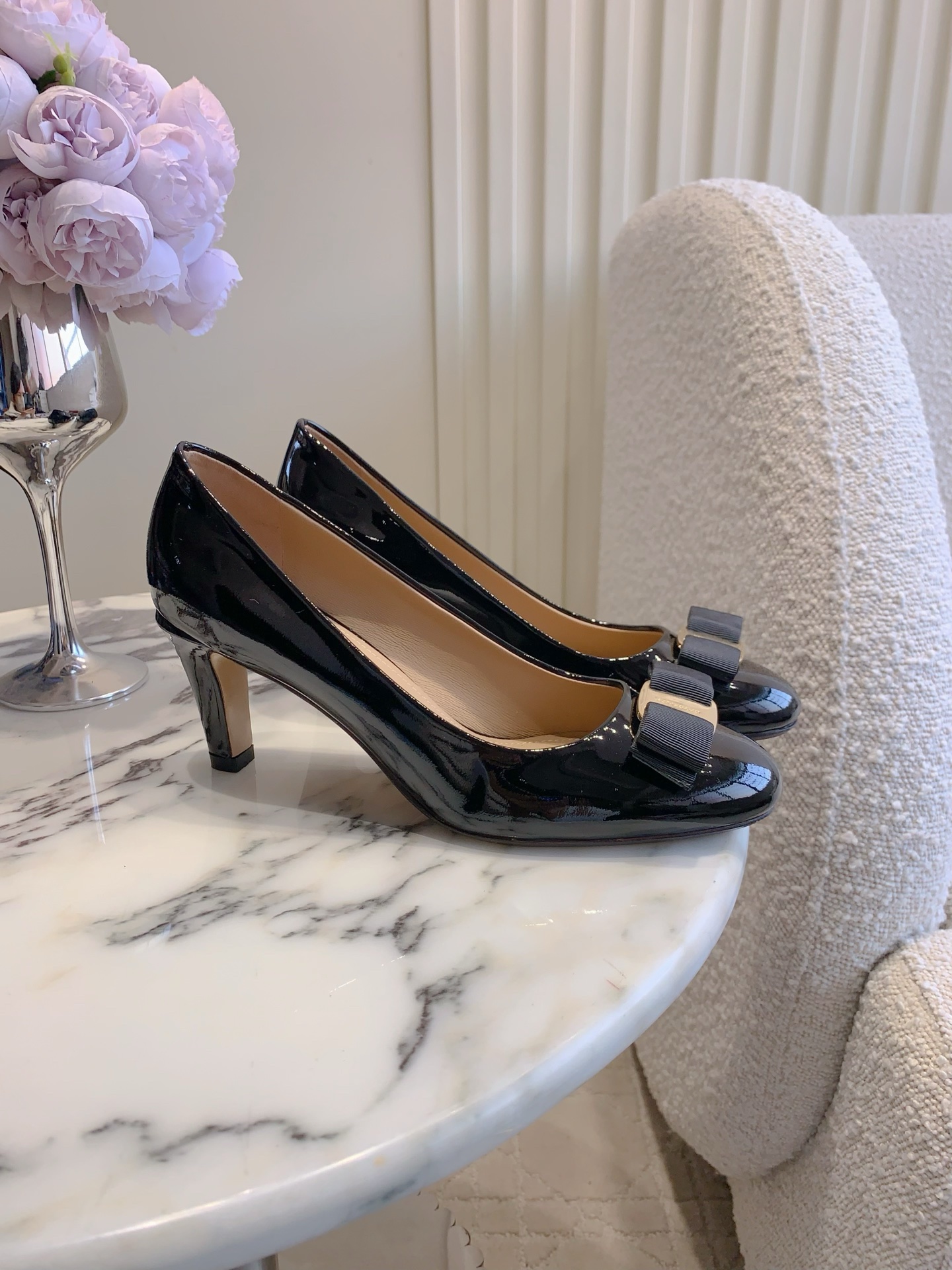Ferragamo Salvatore Ferragam*SF新款蝴蝶结高跟鞋 简单的设计 集优雅与舒适度为一体 都可以体现出你的高贵典雅气质 版型非常修脚 上脚更美