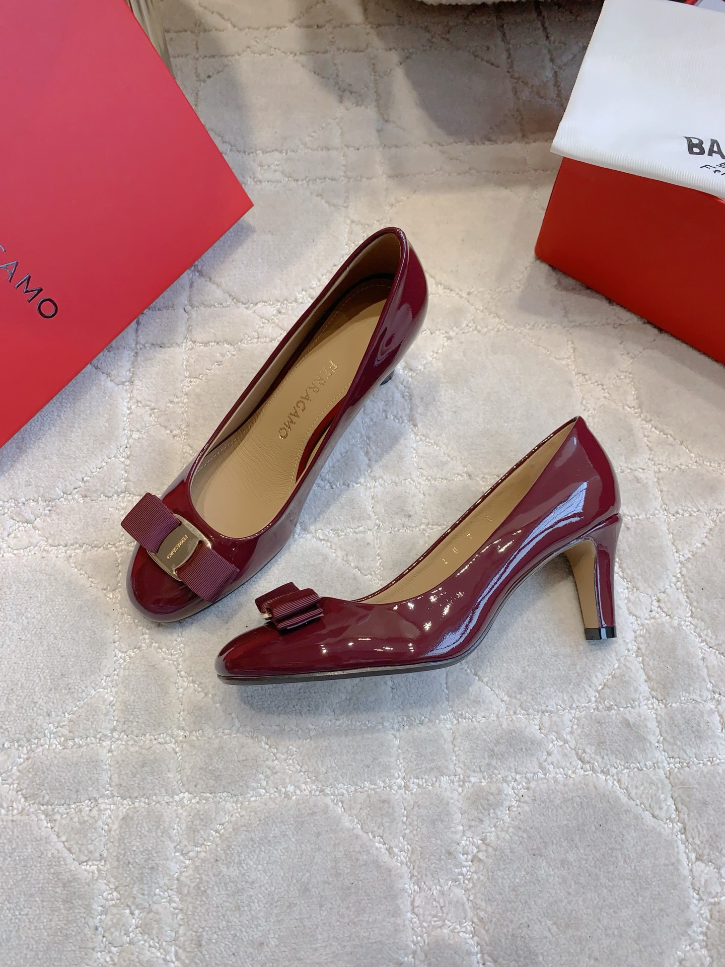 Ferragamo Salvatore Ferragam*SF新款蝴蝶结高跟鞋 简单的设计 集优雅与舒适度为一体 都可以体现出你的高贵典雅气质 版型非常修脚 上脚更美