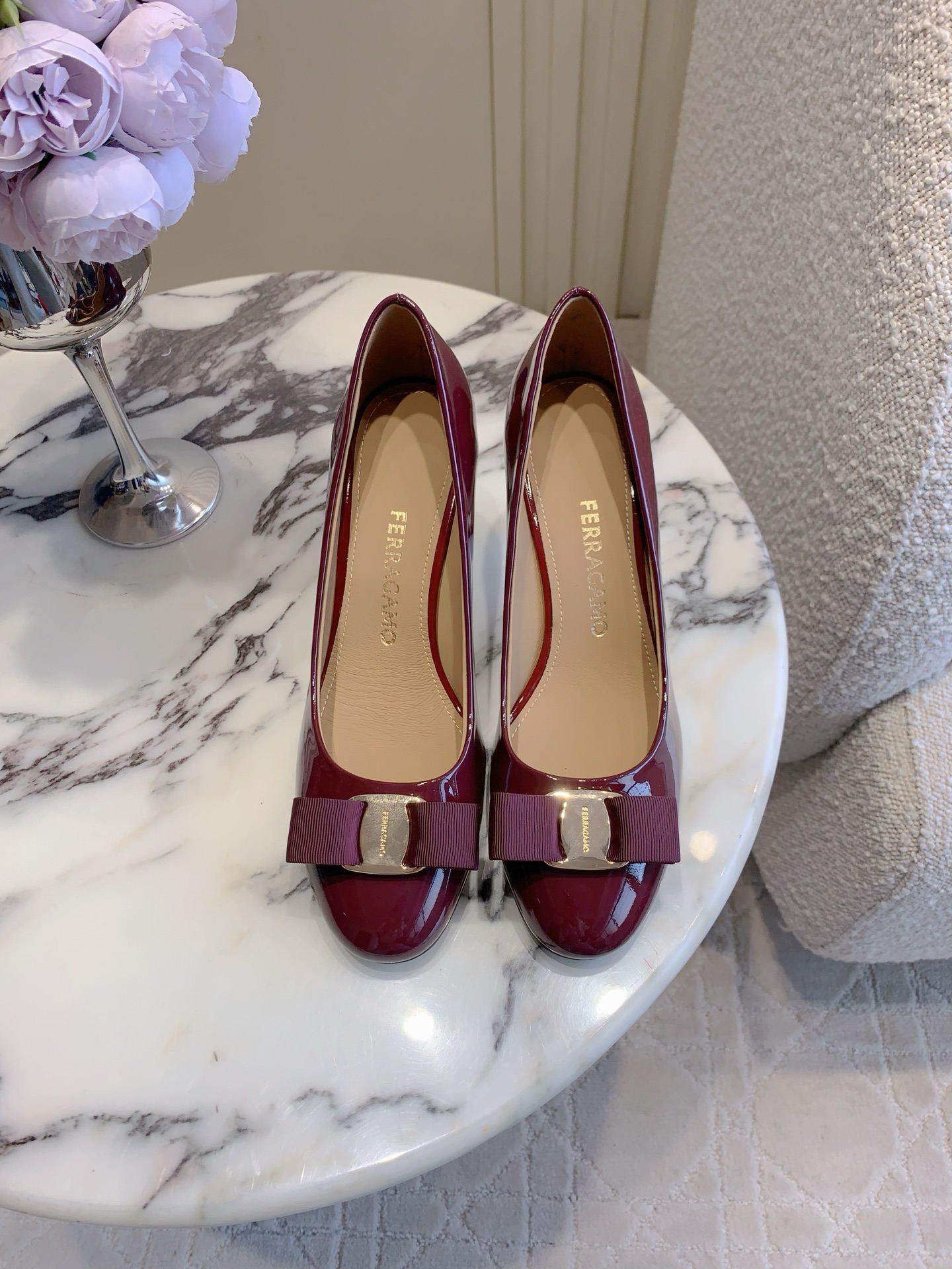 Ferragamo Salvatore Ferragam*SF新款蝴蝶结高跟鞋 简单的设计 集优雅与舒适度为一体 都可以体现出你的高贵典雅气质 版型非常修脚 上脚更美