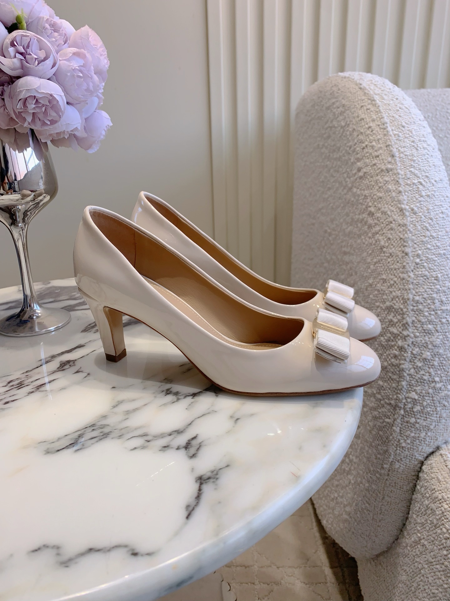 Ferragamo Salvatore Ferragam*SF新款蝴蝶结高跟鞋 简单的设计 集优雅与舒适度为一体 都可以体现出你的高贵典雅气质 版型非常修脚 上脚更美