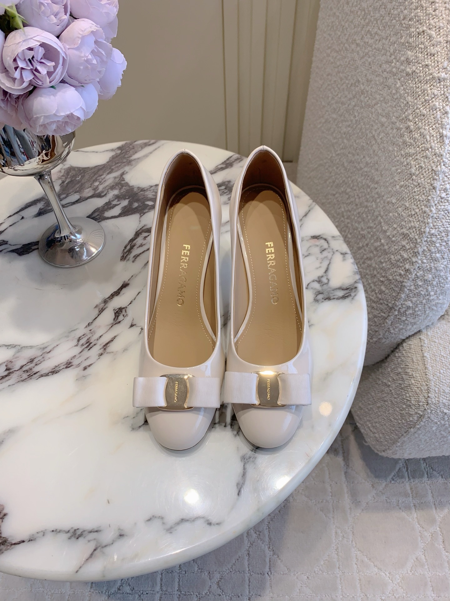 Ferragamo Salvatore Ferragam*SF新款蝴蝶结高跟鞋 简单的设计 集优雅与舒适度为一体 都可以体现出你的高贵典雅气质 版型非常修脚 上脚更美
