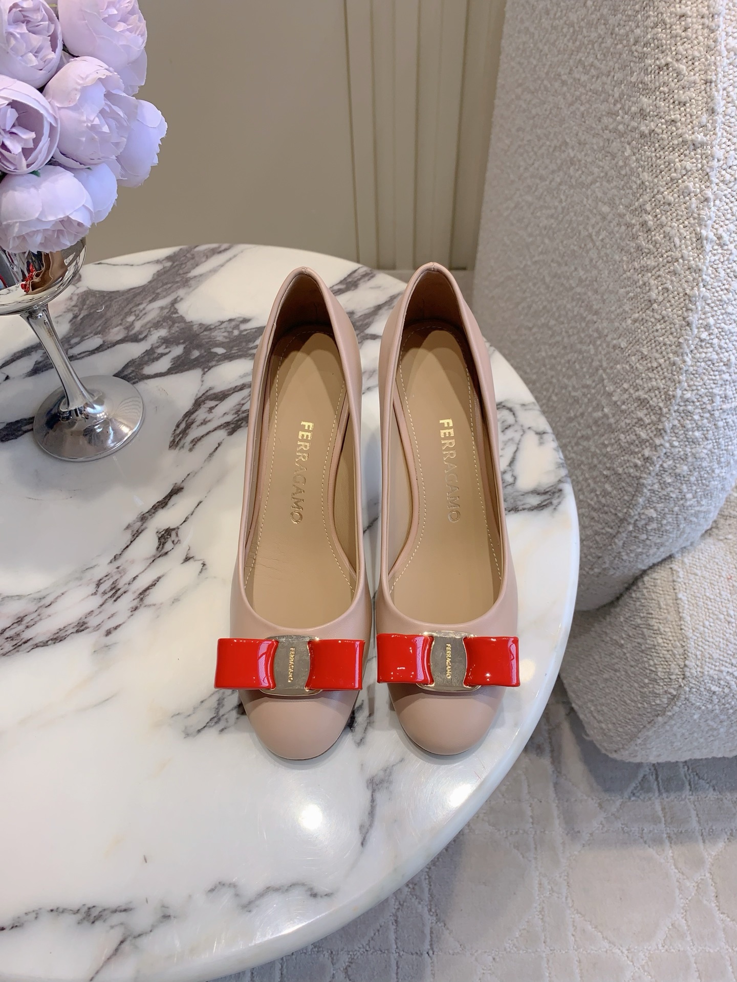 Ferragamo Salvatore Ferragam*SF新款蝴蝶结高跟鞋 简单的设计 集优雅与舒适度为一体 都可以体现出你的高贵典雅气质 版型非常修脚 上脚更美