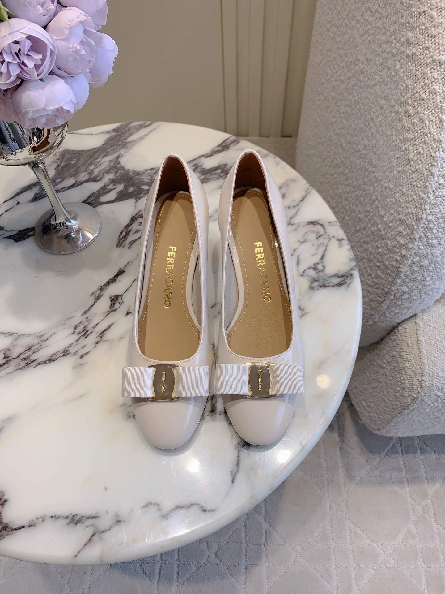 Ferragamo Salvatore Ferragam*SF新款蝴蝶结高跟鞋 简单的设计 集优雅与舒适度为一体 都可以体现出你的高贵典雅气质 版型非常修脚 上脚更美