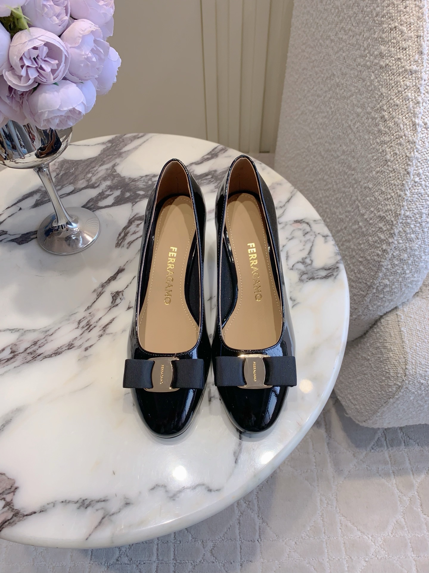 Ferragamo Salvatore Ferragam*SF新款蝴蝶结高跟鞋 简单的设计 集优雅与舒适度为一体 都可以体现出你的高贵典雅气质 版型非常修脚 上脚更美