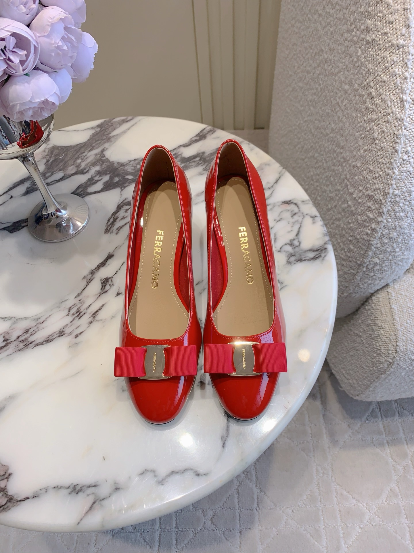 Ferragamo Salvatore Ferragam*SF新款蝴蝶结高跟鞋 简单的设计 集优雅与舒适度为一体 都可以体现出你的高贵典雅气质 版型非常修脚 上脚更美