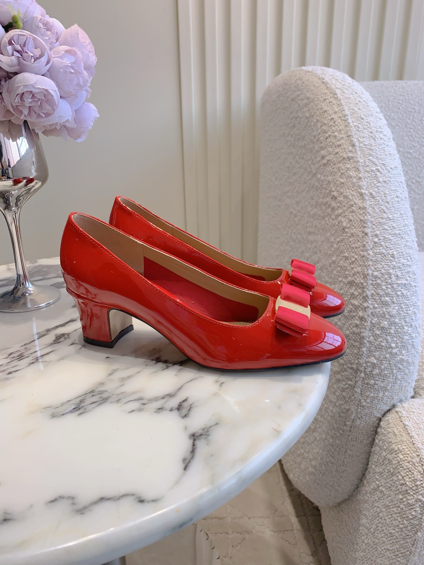Ferragamo Salvatore Ferragam*SF新款蝴蝶结高跟鞋 简单的设计 集优雅与舒适度为一体 都可以体现出你的高贵典雅气质 版型非常修脚 上脚更美