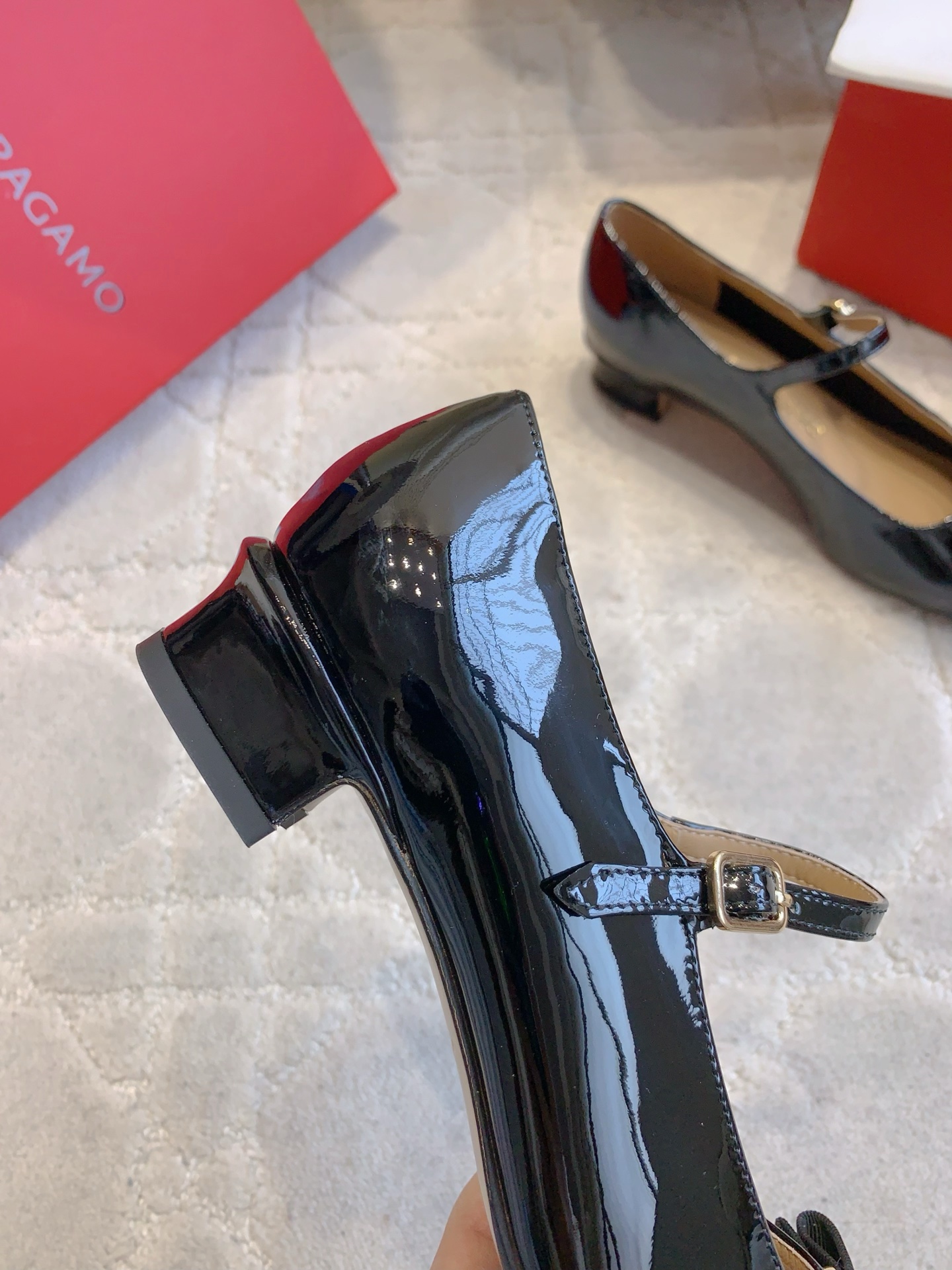 Ferragamo Salvatore Ferragam*SF新款蝴蝶结玛丽珍鞋 简单的设计 集优雅与舒适度为一体 都可以体现出你的高贵典雅气质 版型非常修脚 上脚更美