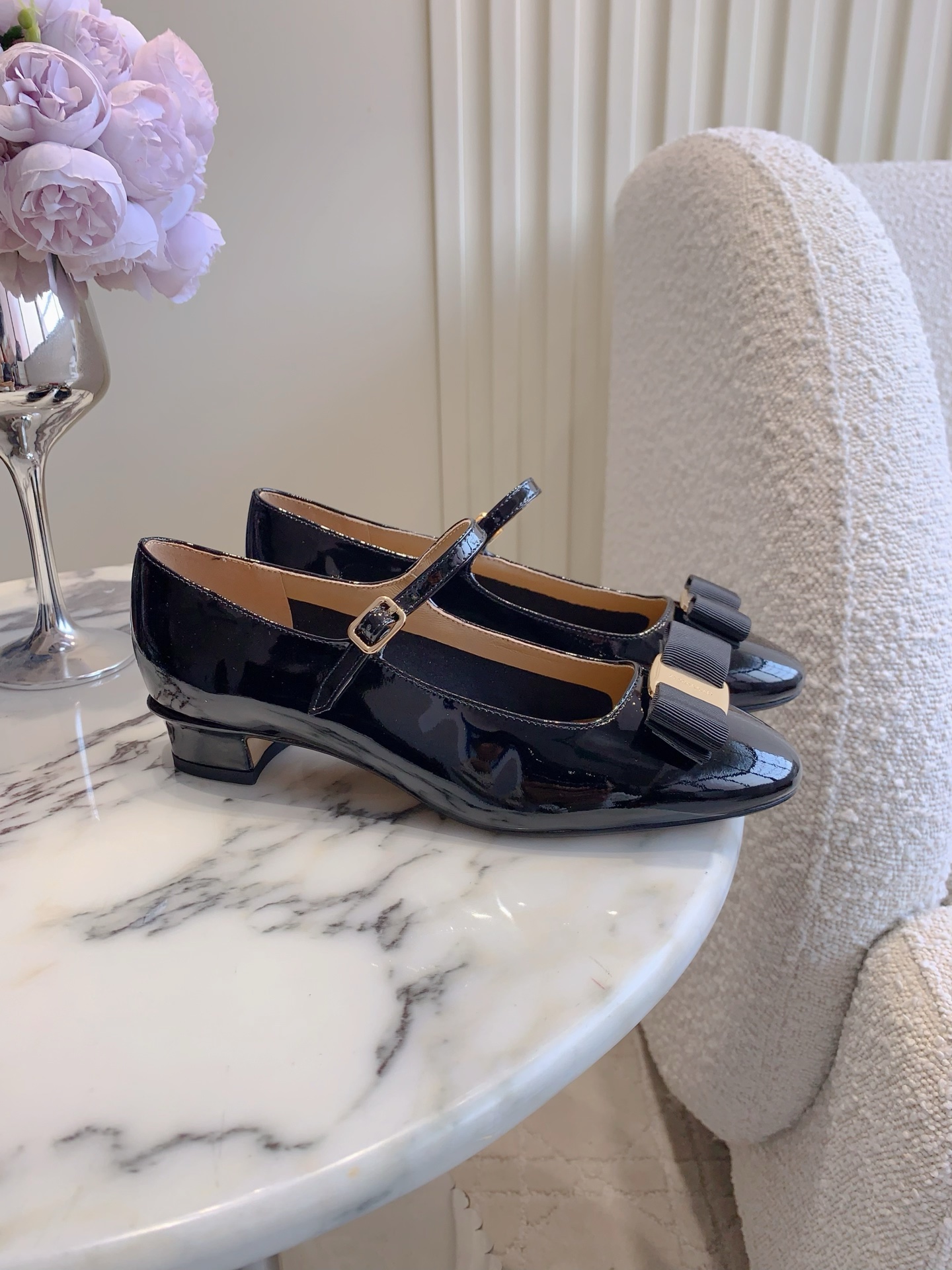 Ferragamo Salvatore Ferragam*SF新款蝴蝶结玛丽珍鞋 简单的设计 集优雅与舒适度为一体 都可以体现出你的高贵典雅气质 版型非常修脚 上脚更美