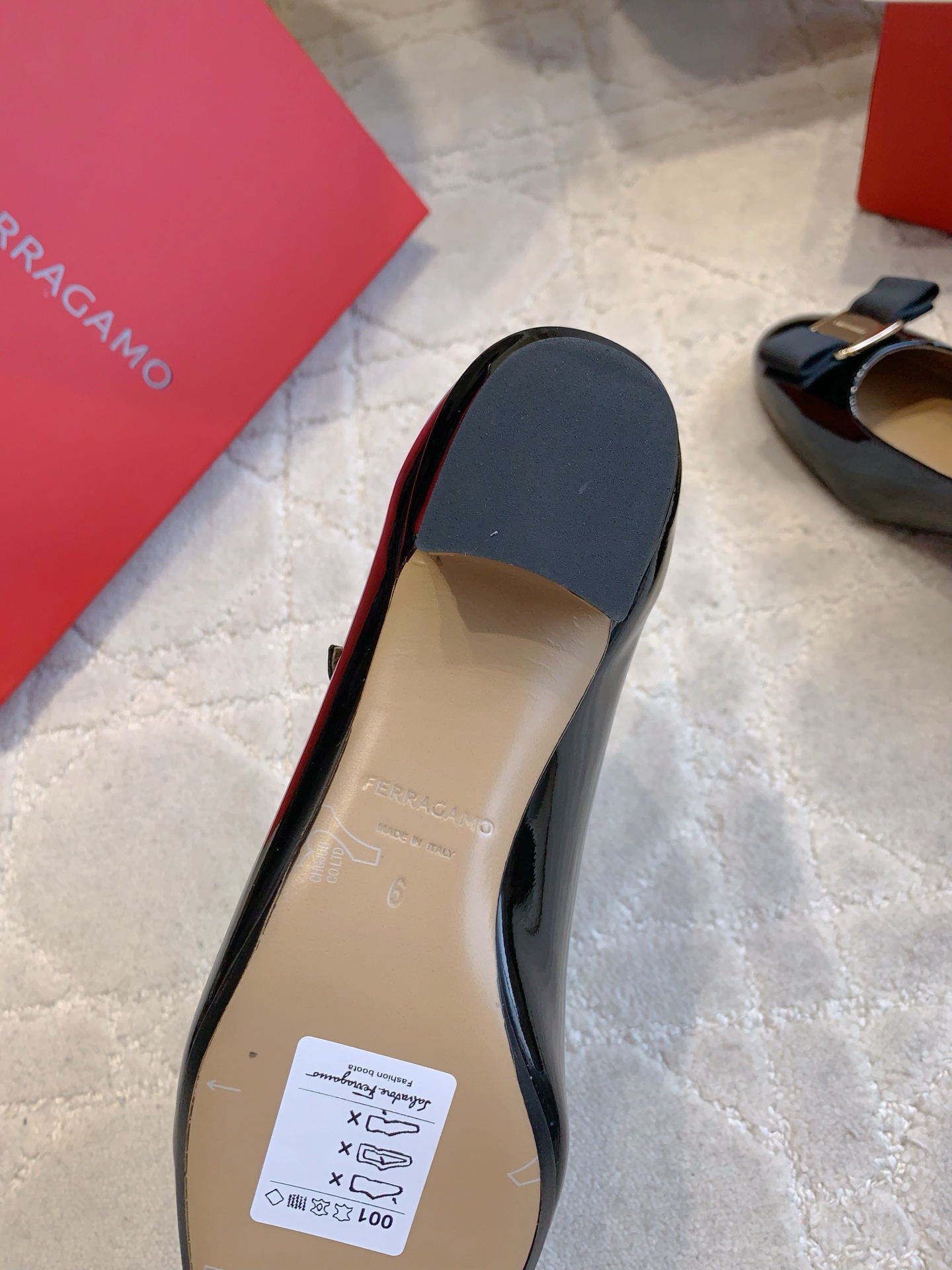 Ferragamo Salvatore Ferragam*SF新款蝴蝶结玛丽珍鞋 简单的设计 集优雅与舒适度为一体 都可以体现出你的高贵典雅气质 版型非常修脚 上脚更美
