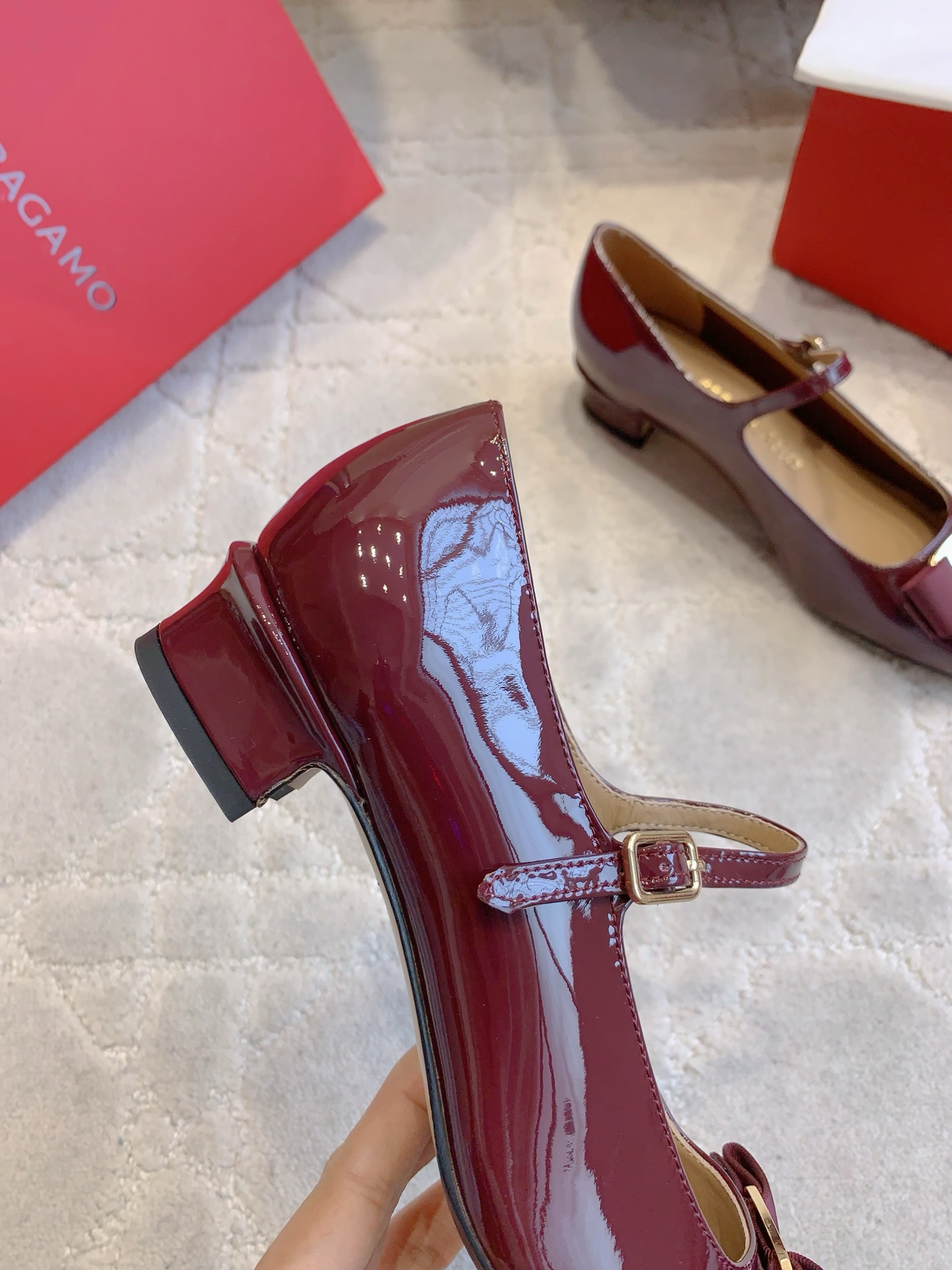 Ferragamo Salvatore Ferragam*SF新款蝴蝶结玛丽珍鞋 简单的设计 集优雅与舒适度为一体 都可以体现出你的高贵典雅气质 版型非常修脚 上脚更美