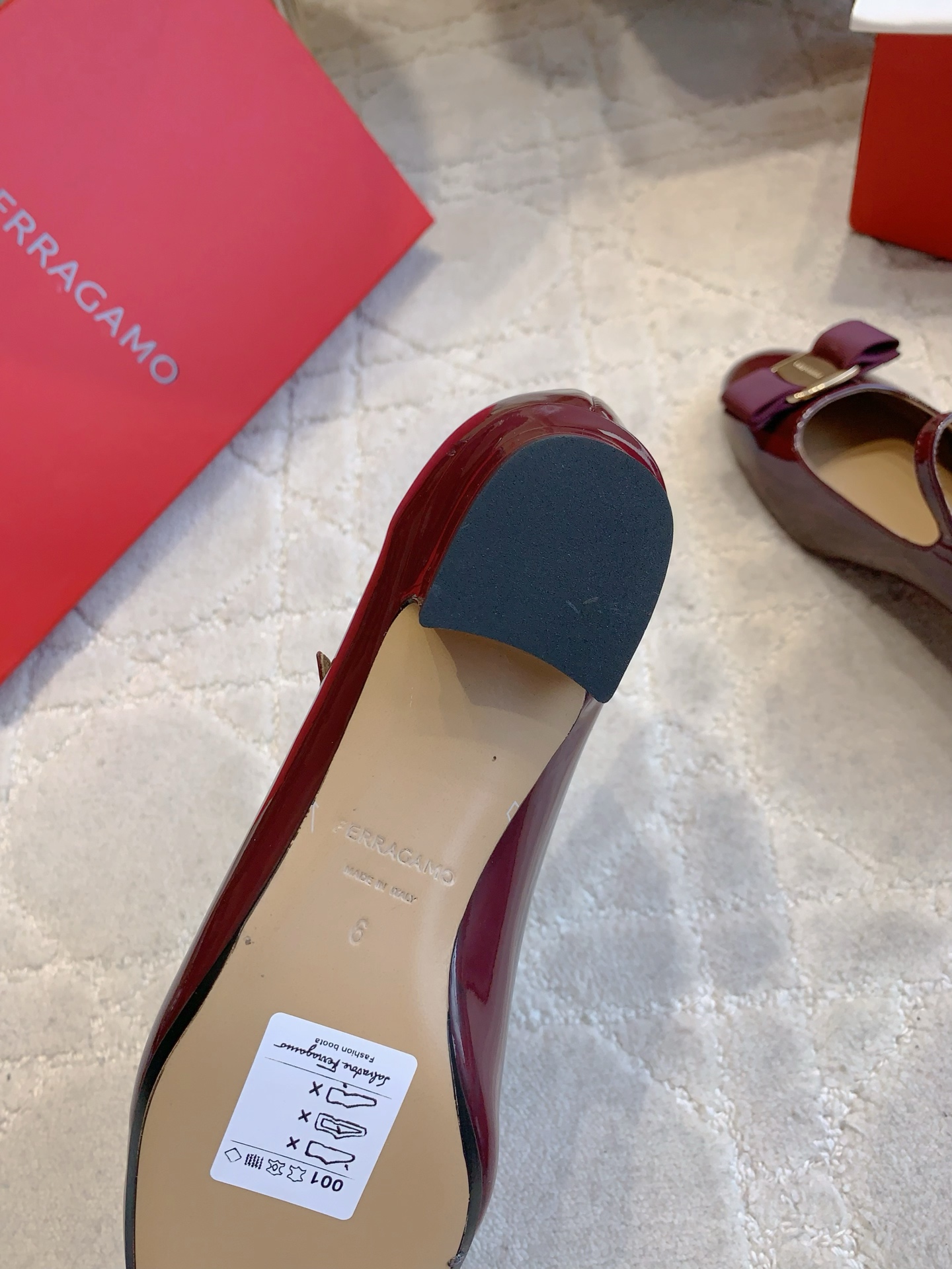 Ferragamo Salvatore Ferragam*SF新款蝴蝶结玛丽珍鞋 简单的设计 集优雅与舒适度为一体 都可以体现出你的高贵典雅气质 版型非常修脚 上脚更美