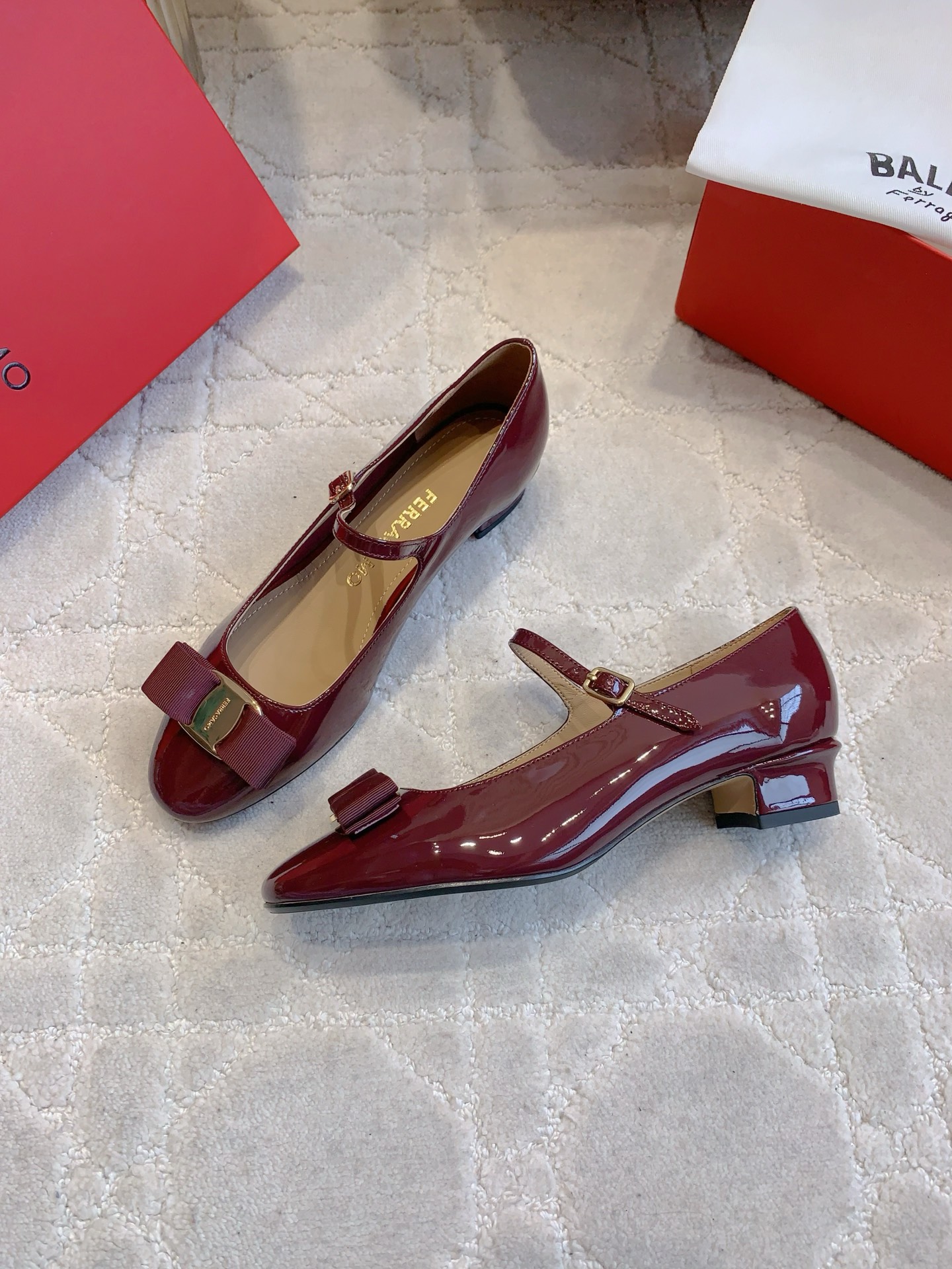 Ferragamo Salvatore Ferragam*SF新款蝴蝶结玛丽珍鞋 简单的设计 集优雅与舒适度为一体 都可以体现出你的高贵典雅气质 版型非常修脚 上脚更美