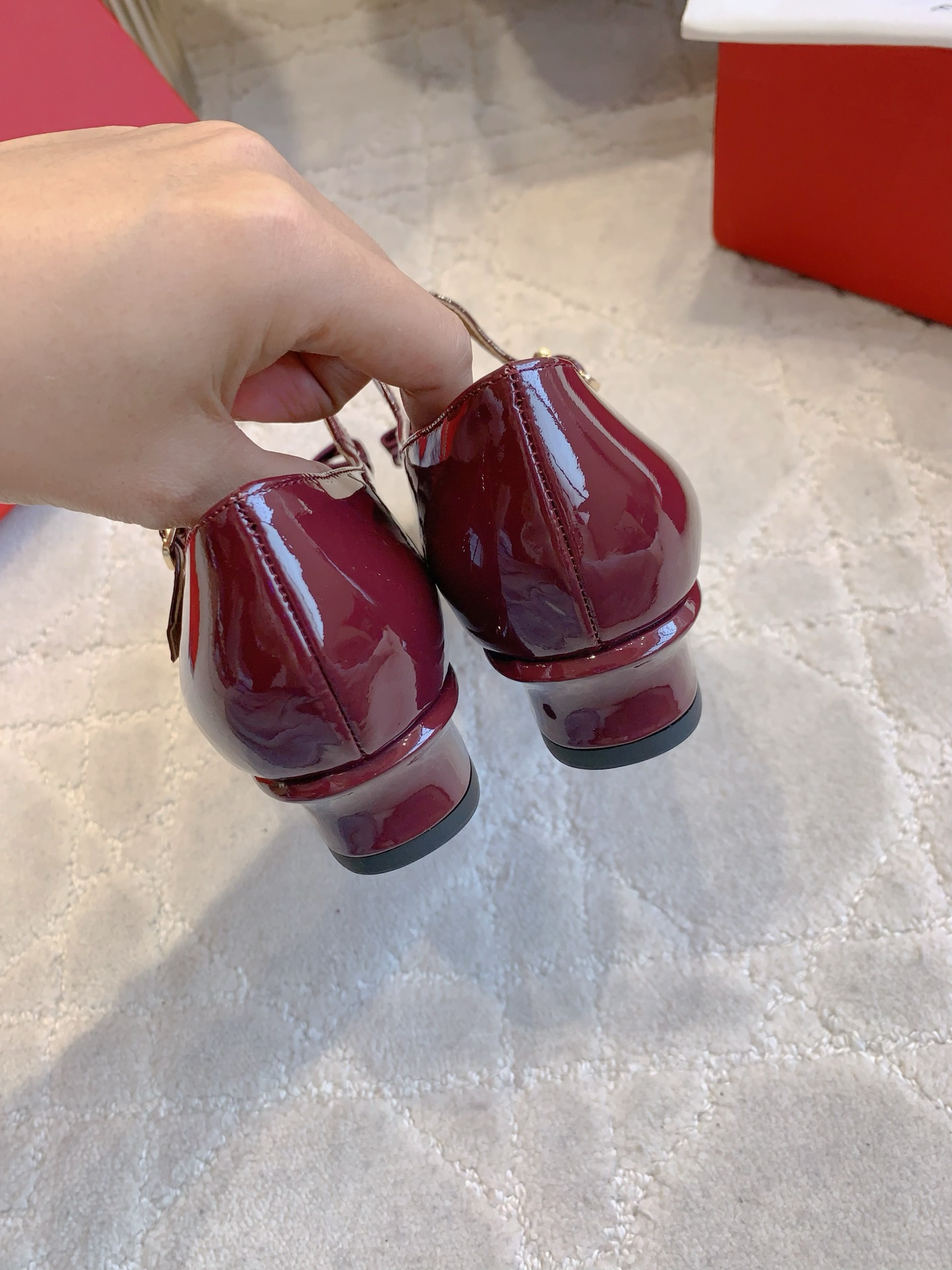 Ferragamo Salvatore Ferragam*SF新款蝴蝶结玛丽珍鞋 简单的设计 集优雅与舒适度为一体 都可以体现出你的高贵典雅气质 版型非常修脚 上脚更美