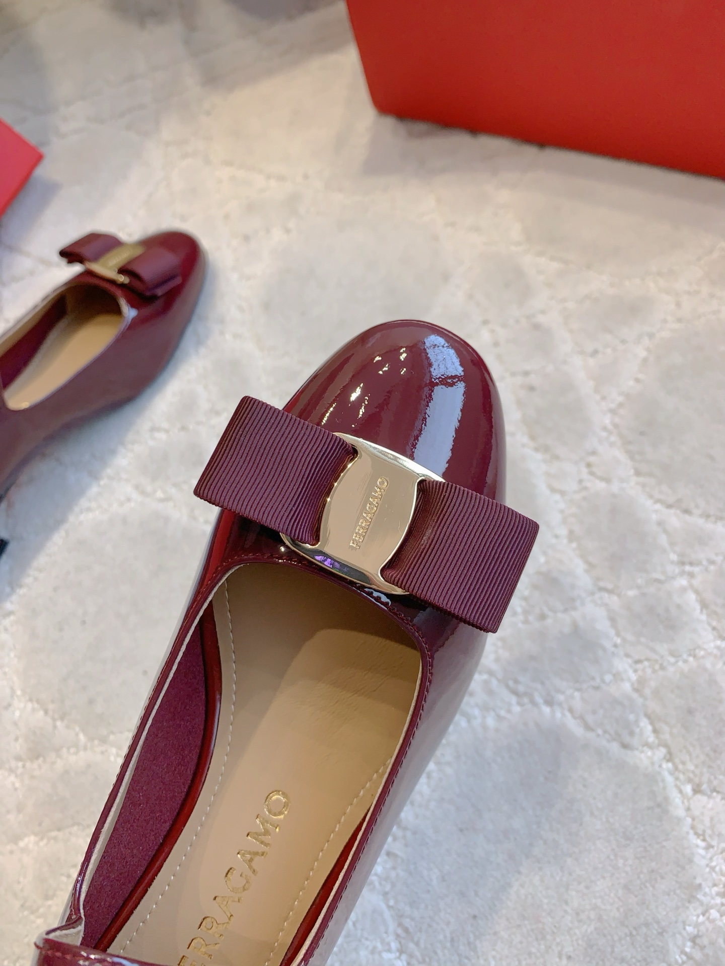 Ferragamo Salvatore Ferragam*SF新款蝴蝶结玛丽珍鞋 简单的设计 集优雅与舒适度为一体 都可以体现出你的高贵典雅气质 版型非常修脚 上脚更美