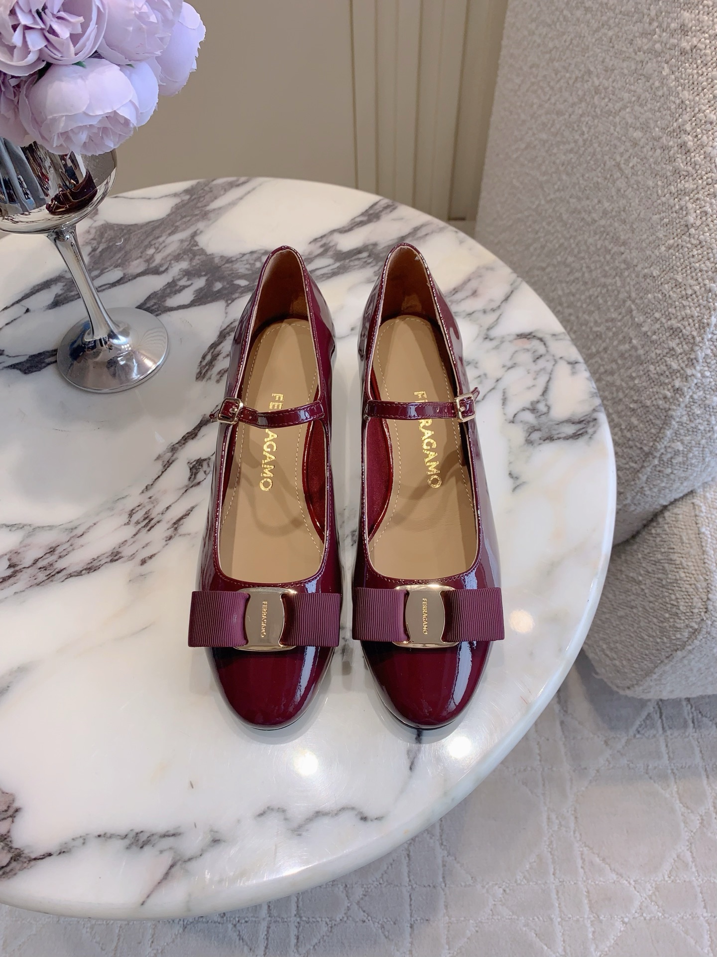 Ferragamo Salvatore Ferragam*SF新款蝴蝶结玛丽珍鞋 简单的设计 集优雅与舒适度为一体 都可以体现出你的高贵典雅气质 版型非常修脚 上脚更美