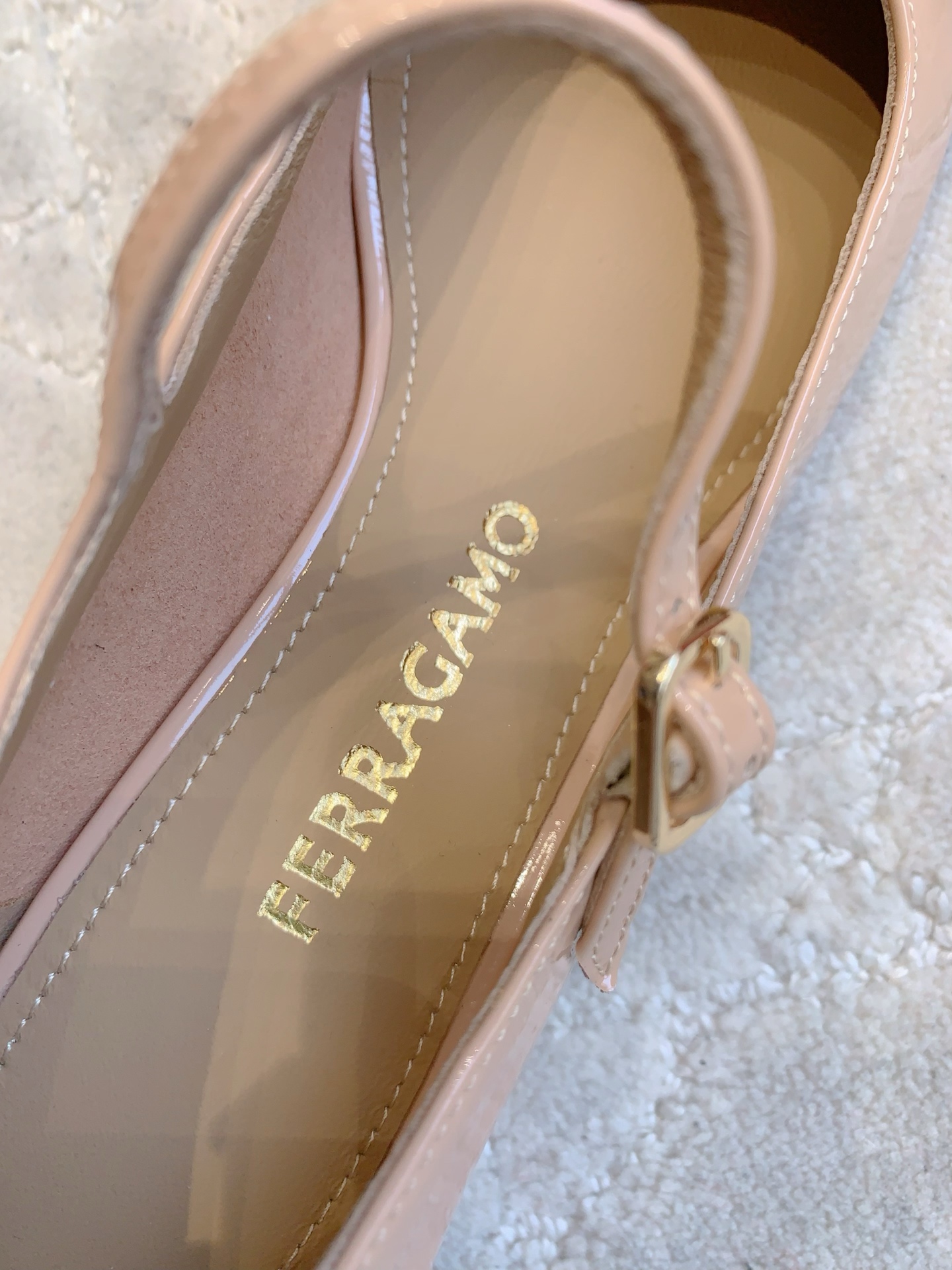 Ferragamo Salvatore Ferragam*SF新款蝴蝶结玛丽珍鞋 简单的设计 集优雅与舒适度为一体 都可以体现出你的高贵典雅气质 版型非常修脚 上脚更美