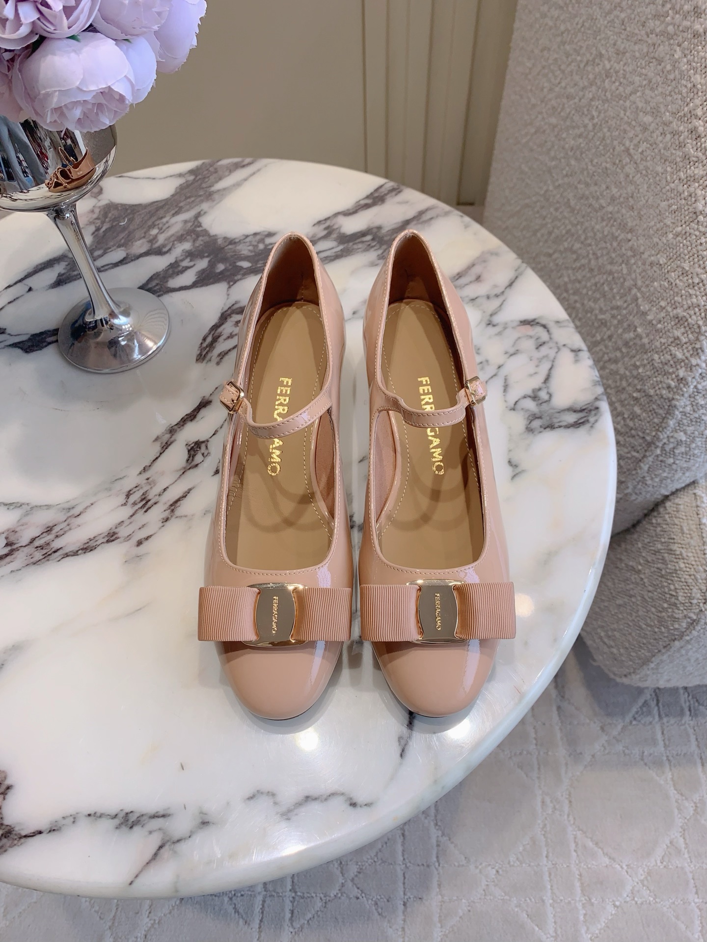 Ferragamo Salvatore Ferragam*SF新款蝴蝶结玛丽珍鞋 简单的设计 集优雅与舒适度为一体 都可以体现出你的高贵典雅气质 版型非常修脚 上脚更美