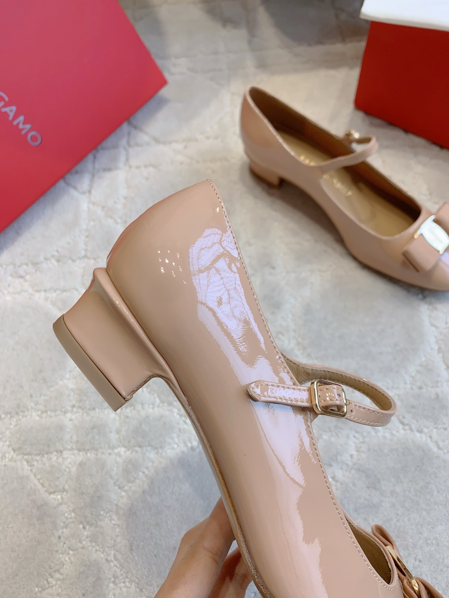 Ferragamo Salvatore Ferragam*SF新款蝴蝶结玛丽珍鞋 简单的设计 集优雅与舒适度为一体 都可以体现出你的高贵典雅气质 版型非常修脚 上脚更美