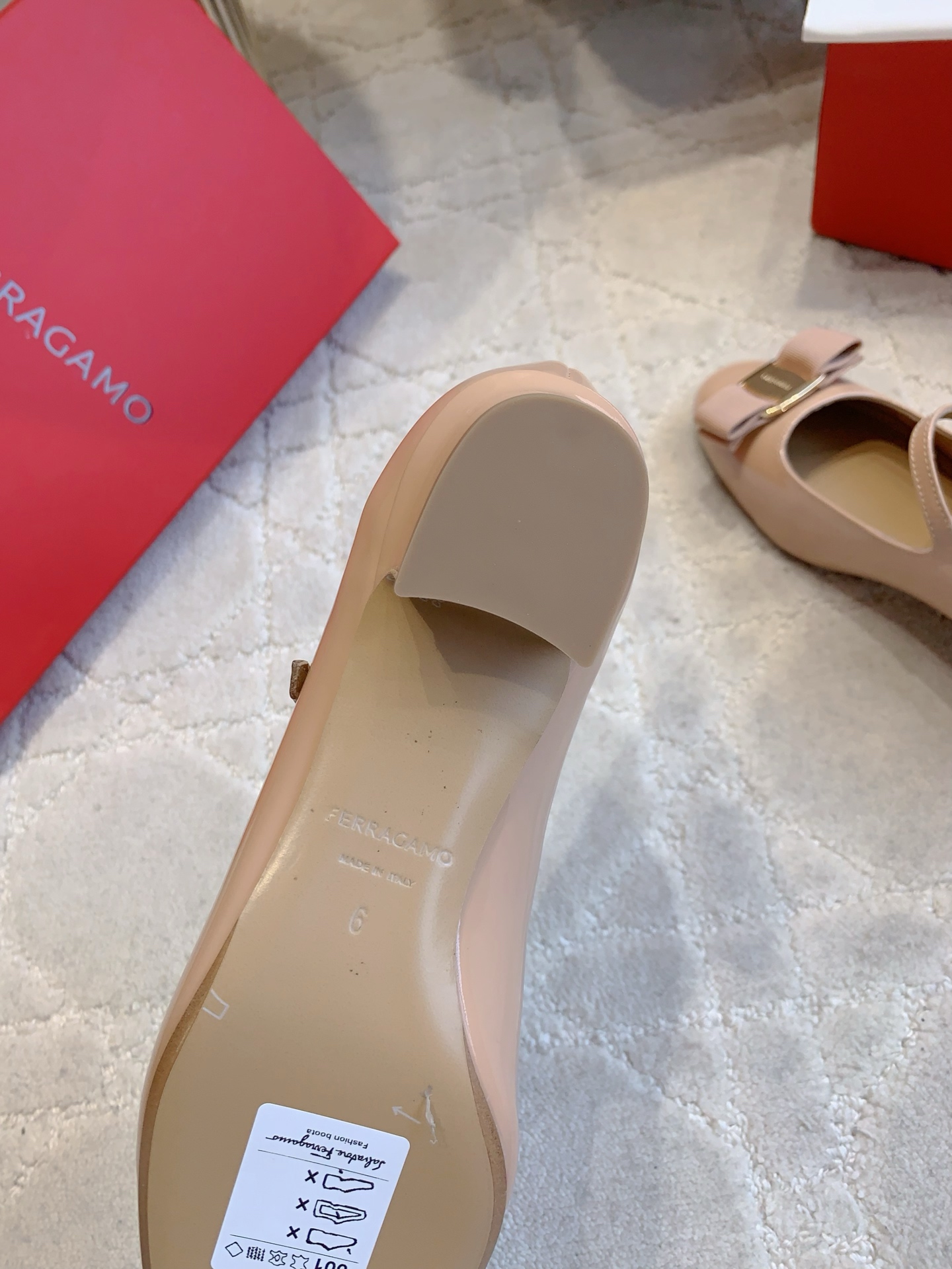 Ferragamo Salvatore Ferragam*SF新款蝴蝶结玛丽珍鞋 简单的设计 集优雅与舒适度为一体 都可以体现出你的高贵典雅气质 版型非常修脚 上脚更美