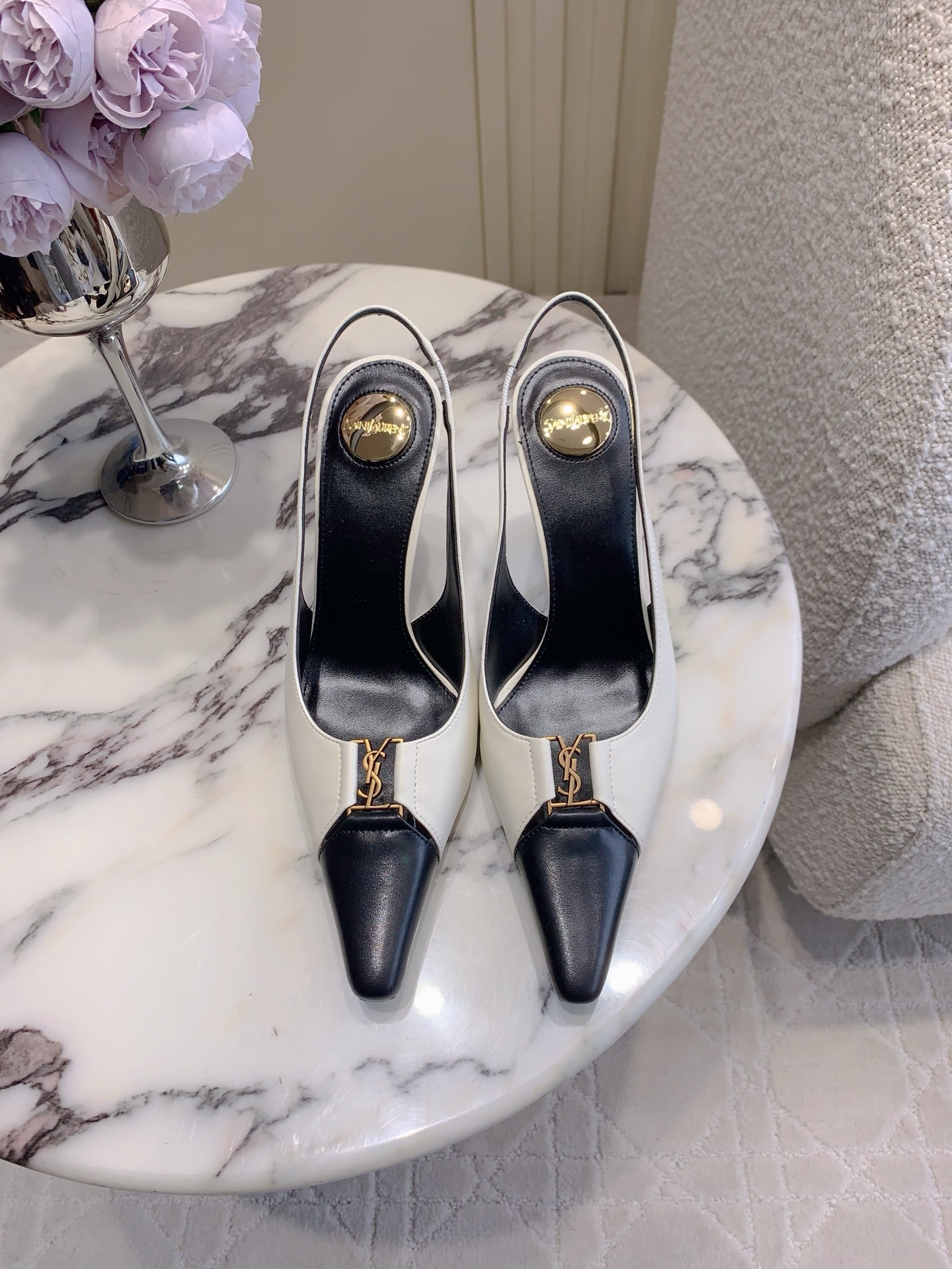 NO:760803,Flat sole, high heel SAINT LAUREN* YSL Yang Shulin's new pointed-toe back hollow high-heeled shoes. Beautiful high-heeled shoes for young ladies. Elegant, charming and sexy, full of femininity. Imported calfskin/silk upper. Original molded hardware buckle. Sheepskin lining. Italian genuine leather outsole. Heel height. Flat bottom/9cm. Size 35-39 (40 custom-made). Sandals, saint laurent, saint laurent, sandals, high  heels,cowhide,sheepskin,real silk,Leather soles19860909平底、高跟 SAINT LAUREN* YSL 杨树林新款尖头后空高跟鞋 小姐姐的美丽尤物高跟鞋 优雅迷人性感 女人味十足 鞋面进口小牛皮/真丝 原版开模五金扣 内里垫脚羊皮 意大利真皮大底 跟高 平底/9cm 尺码35-39（40定做）,凉鞋,saint laurent,saint laurent,sandals,high heels,cowhide,sheepskin,real silk,Leather soles,Women's Shoes