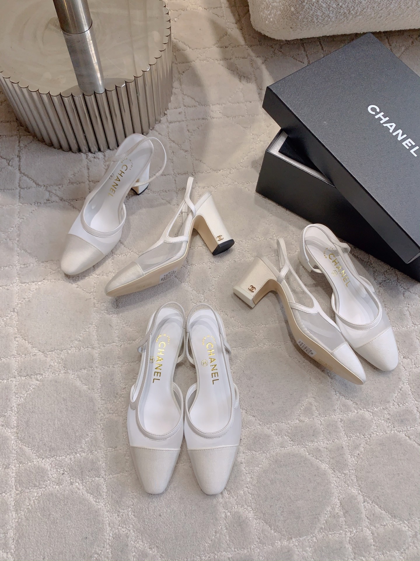 NO:787279,CHANE*'s new mesh back high-heeled shoes. The high-end feel of CHANE always impresses people. It looks like a simple style, but it is inexplicably high-end on the feet. It has an absolutely girly feel. It is comfortable and easy to wear. The upper is imported with high-density mesh. Sheepskin for the feet. Italian genuine leather outsole. Heel height 2cm/6cm/8.5cm. Size 35-39 (34 40 41 42  43 customized), high heels sandals, chanel, chanel, sandals, high heels, sheepskin, Leather soles19860909CHANE*新款网纱后空高跟鞋 香家高级感这块总让人大写的服气 看起来简单的款式 但上脚就莫名很高级 绝对的少女感 舒适好穿 鞋面进口高密度网纱 垫脚羊皮 意大利真皮大底 跟高2cm/6cm/8.5cm 尺码35-39（34 40 41 42 43定做）,高跟鞋凉鞋,chanel,chanel,sandals,high heels,sheepskin,Leather soles,Women's Shoes