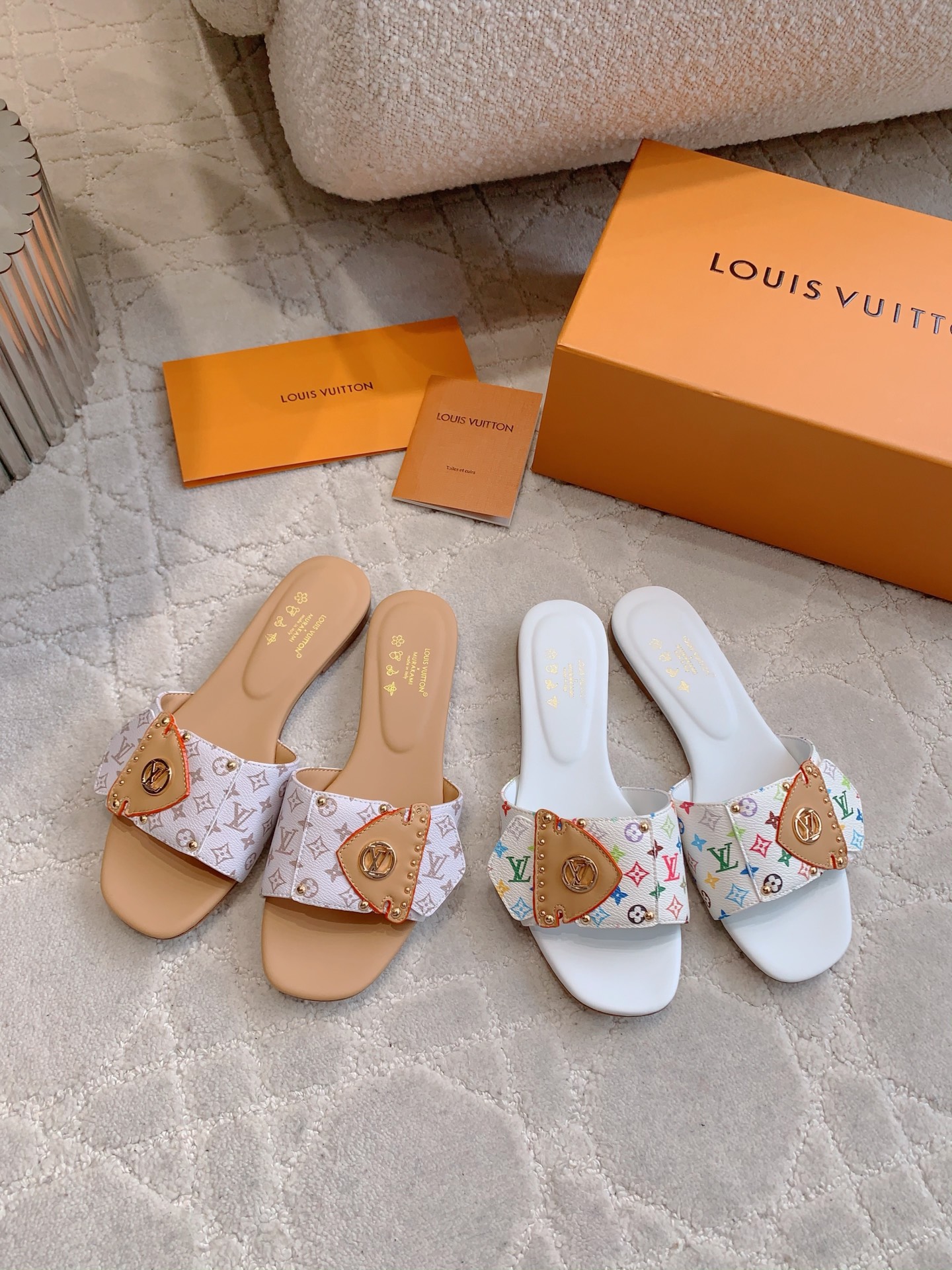 NO:788381,Louis Vuitt* new summer sandals, elegant and sexy ~ full of femininity ~ super delicate and beautiful, suitable for daily commuting and small dates ~ one step for casual outings ~ look good with any combination. Upper denim/original calfskin, lining sheepskin, Italian leather outsole, heel height 5.5cm, size 35-39 (custom-made for 40 and 41), high-heeled shoes and slippers, louis vuitton, high  heels,slippers,sheepskin,leather soles19860909Louis Vuitt* 夏季新款凉拖鞋 小贵气又小性感～满满小女人味～超级精致美丽 日常通勤小约会～一脚蹬_随性出门～随便怎么搭都好好看 鞋面牛仔布/原版老花皮 内里垫脚羊皮 意大利真皮大底 跟高5.5cm 尺码35-39（40 41定做）,高跟鞋拖鞋,louis vuitton,high heels,slippers,sheepskin,Leather soles,Women's Shoes