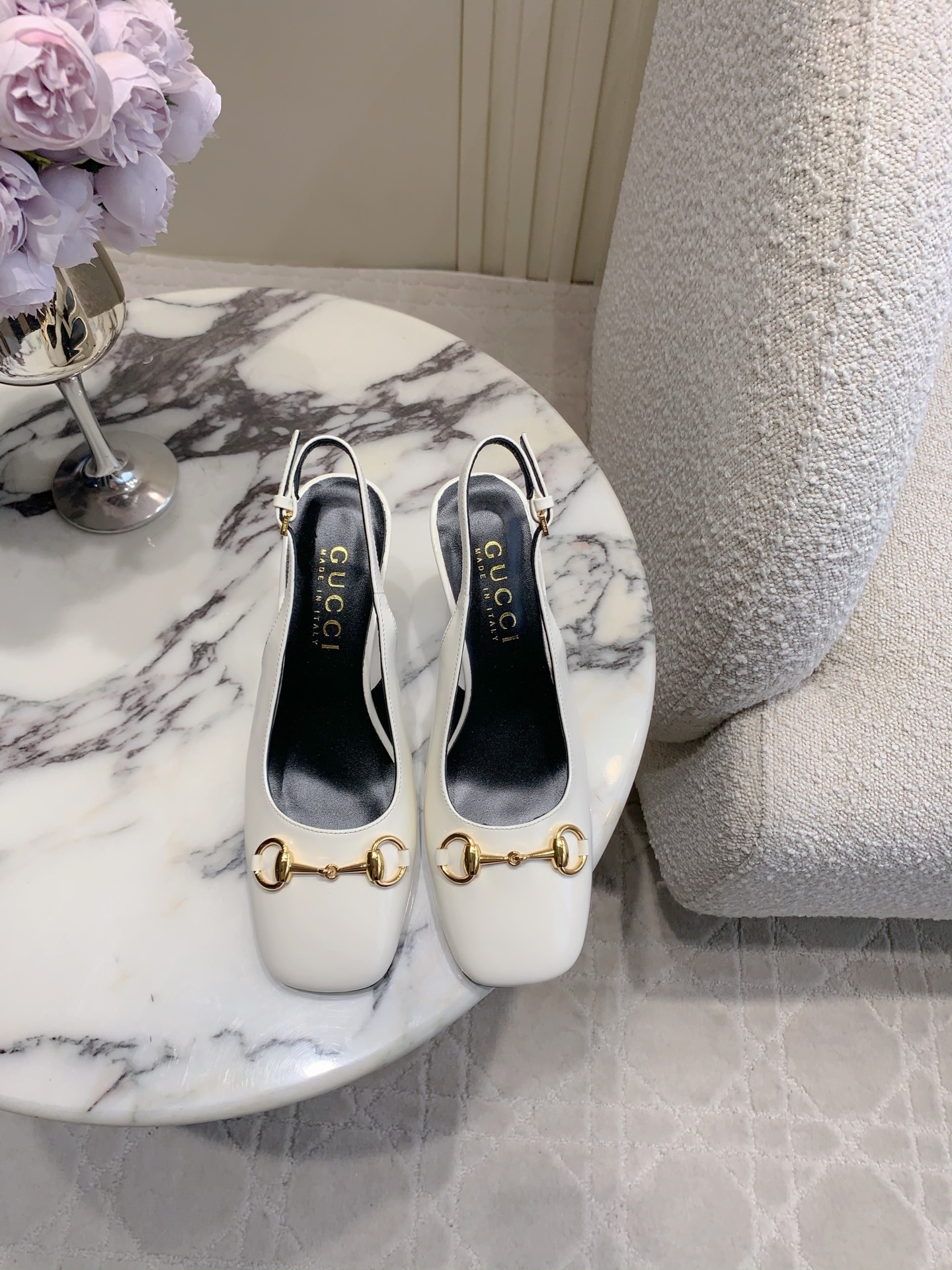 NO:789070,Gucc* new horsebit thick high-heeled back shoes. The classic horsebit decoration is versatile and durable. The upper leg becomes longer in seconds. The upper is beaded cowhide. The lining is sheepskin. Italian genuine leather outsole. Thick heel 8.5cm. Size 35-39 (40 41 42 customized), high heels and sandals, gucci, sandals, high heels, cowhide, sheepskin, Leather soles.19860909Gucc*新款马衔扣粗高跟后空鞋 经典马衔扣装饰百搭耐看 上脚秒变大长腿 鞋面开边珠牛皮 内里垫脚羊皮 意大利真皮大底 粗跟8.5cm 尺码35-39（40 41 42定做）,高跟鞋凉鞋,gucci,sandals,high heels,cowhide,sheepskin,Leather soles,Women's Shoes