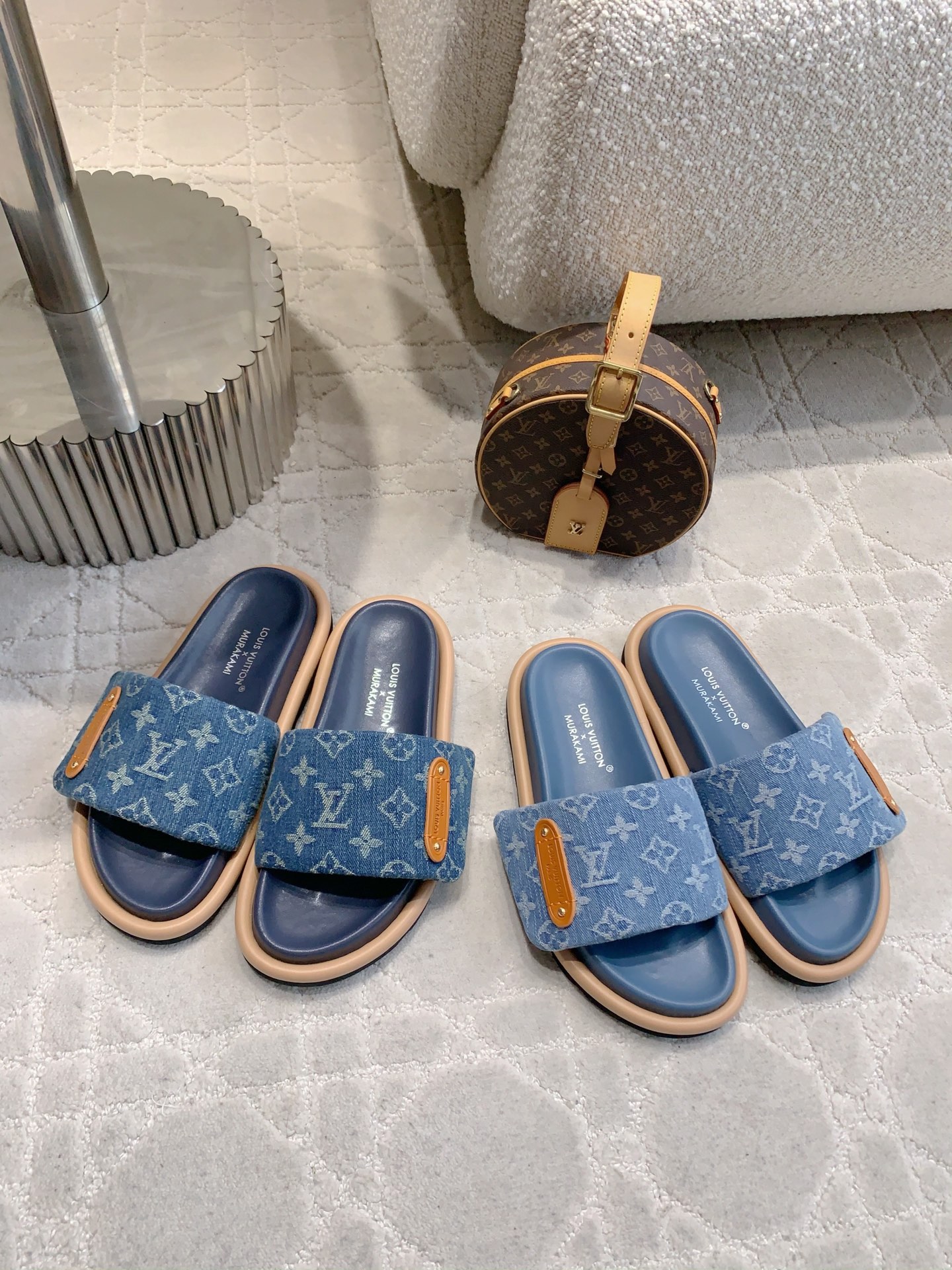 NO:788375,Louis vuitt* classic Velcro slippers, simple and comfortable, casual and versatile, size 35-39 (customized 40 41 42), slippers, louis vuitton, slippers19860909Louis vuitt*经典款魔术贴拖鞋 简约舒适 休闲百搭款  尺码35-39（40 41 42定做）,拖鞋,louis vuitton,slippers,Women's Shoes