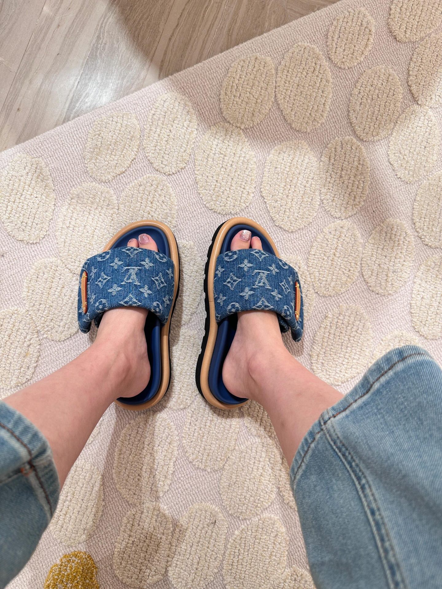 NO:788377,On-foot demonstration, slippers, slippers19860909上脚示范,拖鞋,slippers,Women's Shoes