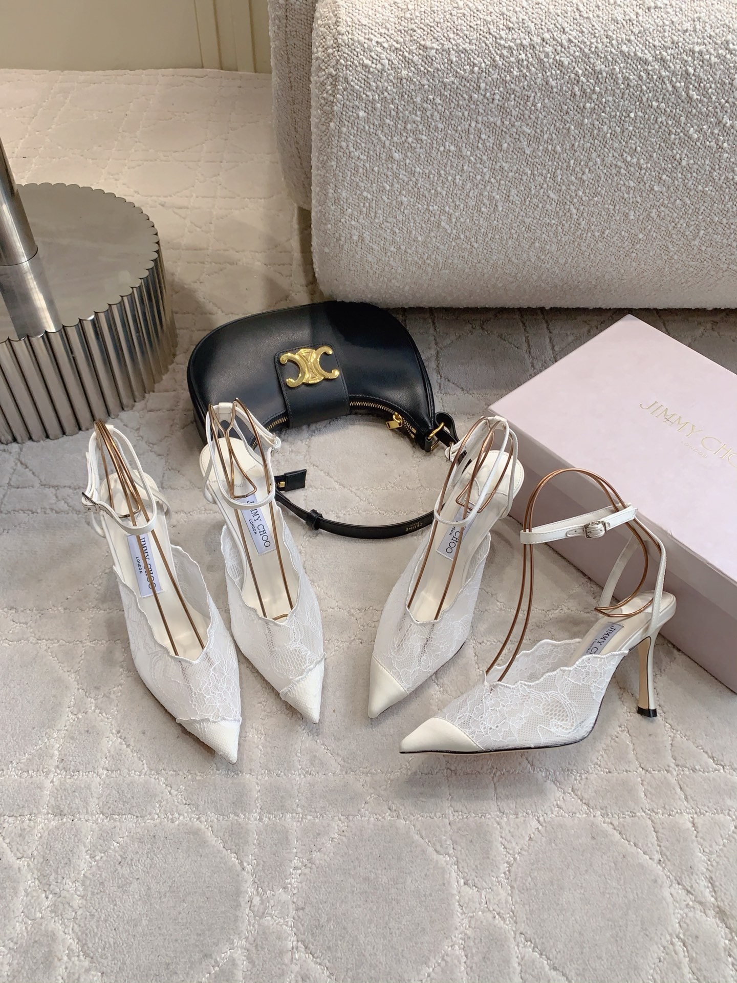 NO:787240,JimmyCho*'s new pointed-toe lace back hollow high-heeled shoes are elegant at first sight. Soft curved heels with elegant pointed toes, unique modern fashion sense. Full of goddess style, exuding exquisite charm, making people fall in love at first sight. Imported lace upper, foot-padded sheepskin, Italian genuine leather outsole, 8cm heel height, size 35-39 (40 41 42 custom-made), high heels, jimmy choo, high heels, sheepskin, Leather soles19860909JimmyCho*新款尖头蕾丝后空高跟鞋 一眼就沦陷的优雅  柔和弧形鞋跟搭配优雅尖头,别具摩登时尚感 女神范十足 散发精致魅力,令人一见倾心 鞋面进口蕾丝 垫脚羊皮 意大利真皮大底 跟高8cm 尺码35-39（40 41 42定做）,高跟鞋,jimmy choo,high heels,sheepskin,Leather soles,Women's Shoes