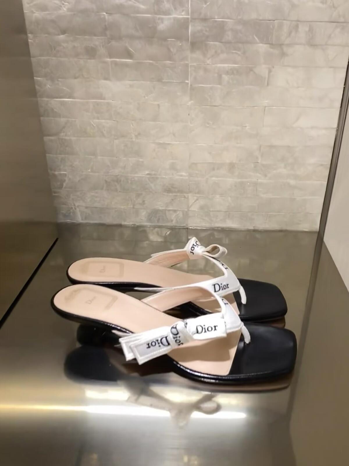 NO:876384,Shop pictures, split-toe shoes19860909专柜图,分趾鞋,Women's Shoes