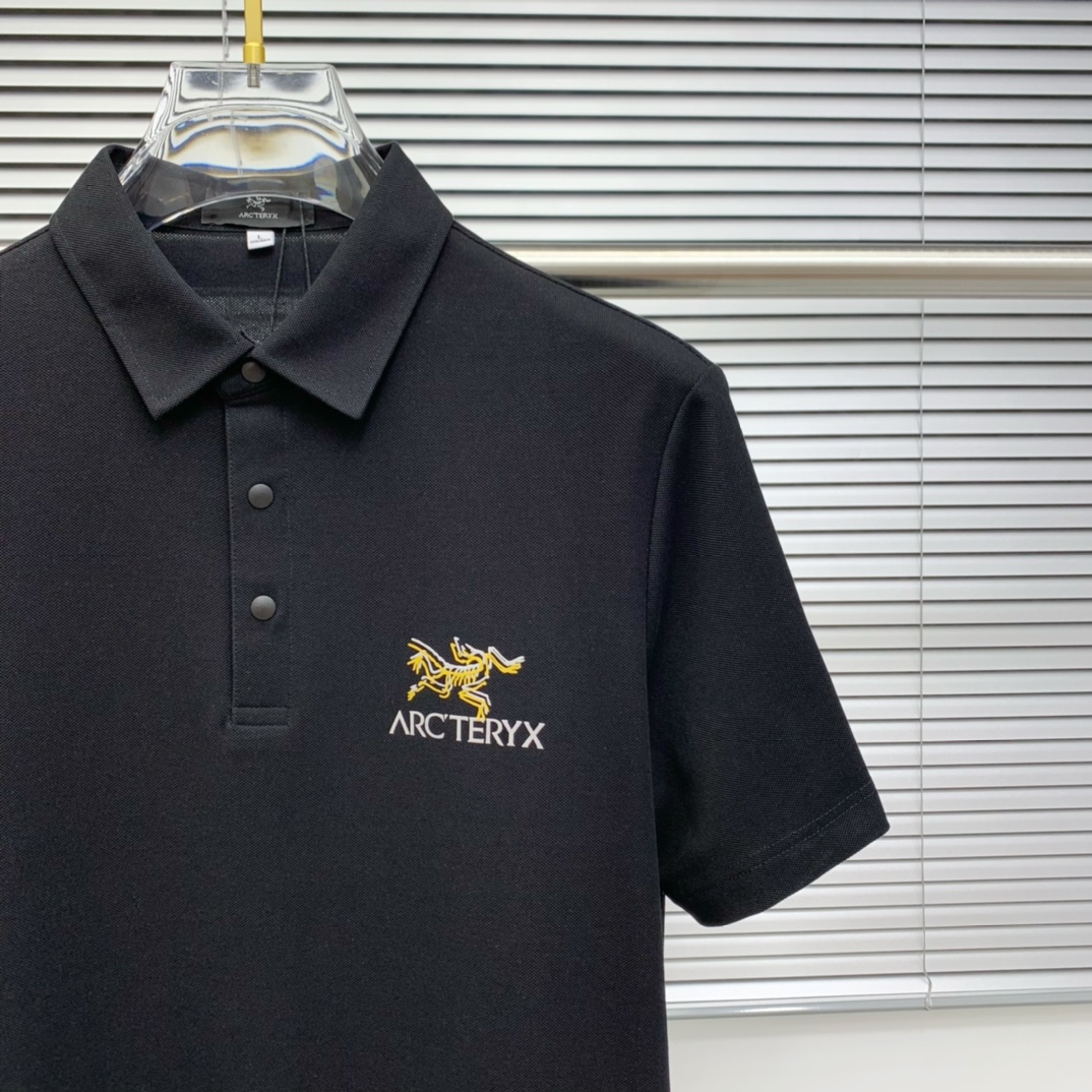 P始祖鸟25SS新款春夏短袖翻领T恤Polo，最高版本客供定制高端朱地面料简单时尚款，螺纹拼色螺纹配色超