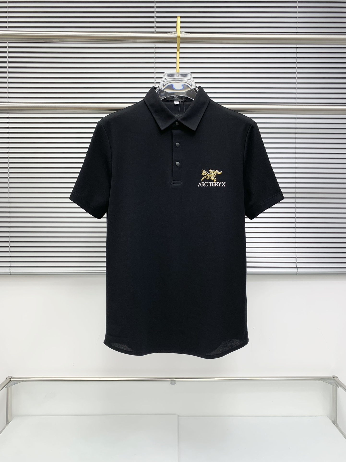 NO:454700,Archaeopteryx 25SS new spring and summer short-sleeved lapel T-shirt polo, the highest version is customized with high-end vermillion floor fabric simple and fashionable style, thread color matching is super good!  The classic logo of Archaeopteryx offset logo on the chest is simple and elegant!  Full of high-end feel, wearable in all seasons. Simple European style official website is on sale... Black off-white number M-3XL, arc'teryx, T-shirt,tees, t-shirt, alexander wang19860909始祖鸟25SS新款春夏短袖翻领T恤polo,最高版本客供定制高端朱地面料简单时尚款,螺纹拼色螺纹配色超级好看！胸前始祖鸟胶印标识图案经典logo简单大方的款式！满满的高级感,四季可穿.简欧风格官网在售 … 黑色 米白色码数M-3XL,arc'teryx,T-shirt,tees，t-shirt,alexander wang,Men's clothing