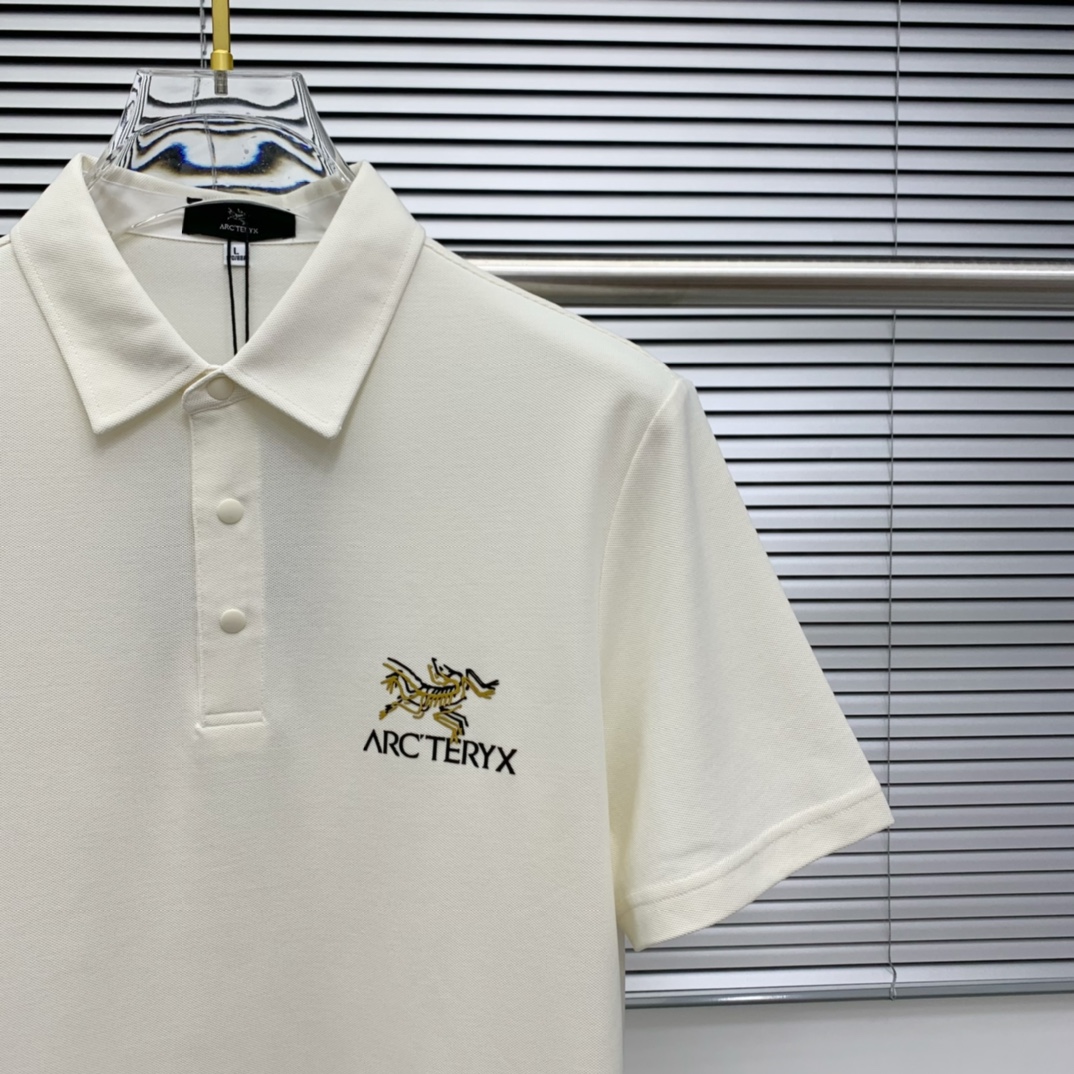 P始祖鸟25SS新款春夏短袖翻领T恤Polo，最高版本客供定制高端朱地面料简单时尚款，螺纹拼色螺纹配色超
