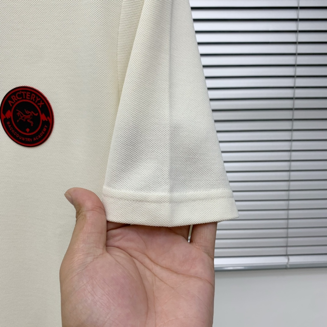 P始祖鸟25SS新款春夏短袖翻领T恤Polo，最高版本客供定制高端朱地面料简单时尚款，螺纹拼色螺纹配色超