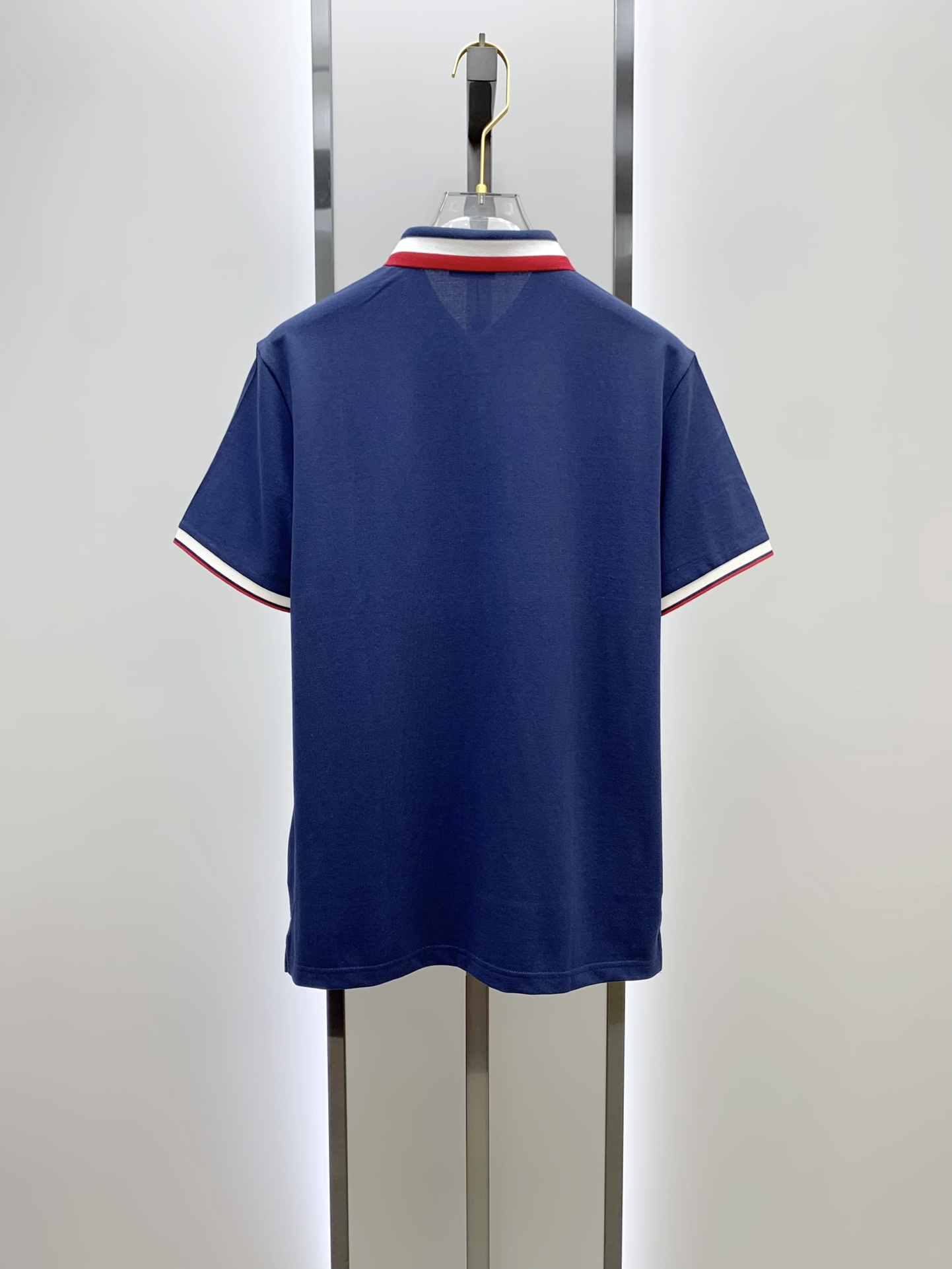 蒙口Moncler 经典三色撞色领刺绣短袖Polo衫 男士商务休闲翻领上衣尺码：M-3XL码▪️ 采用高
