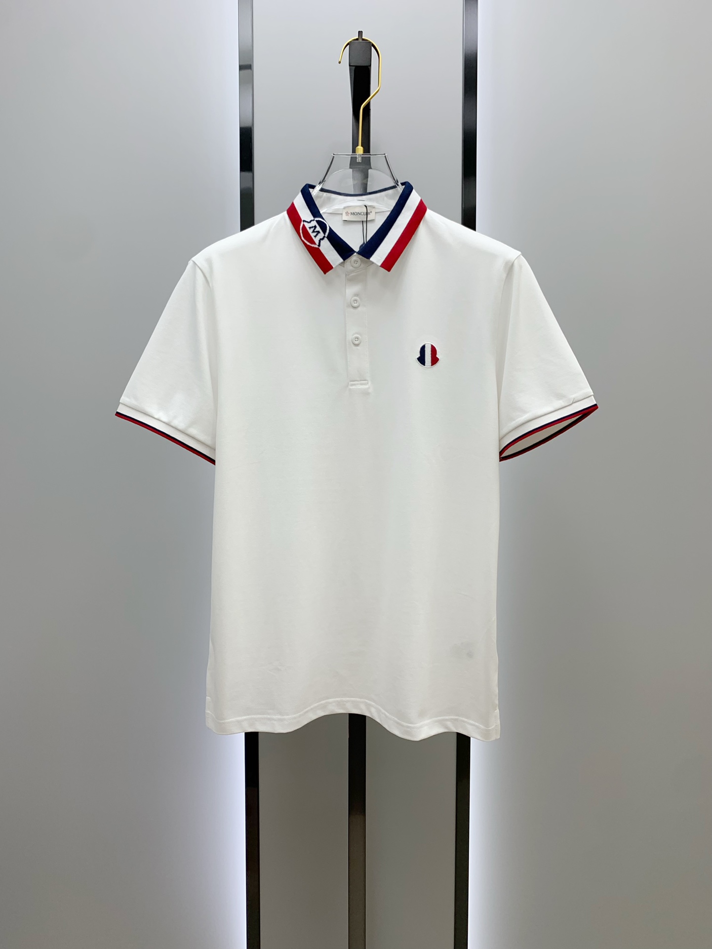 蒙口Moncler 经典三色撞色领刺绣短袖Polo衫 男士商务休闲翻领上衣尺码：M-3XL码▪️ 采用高