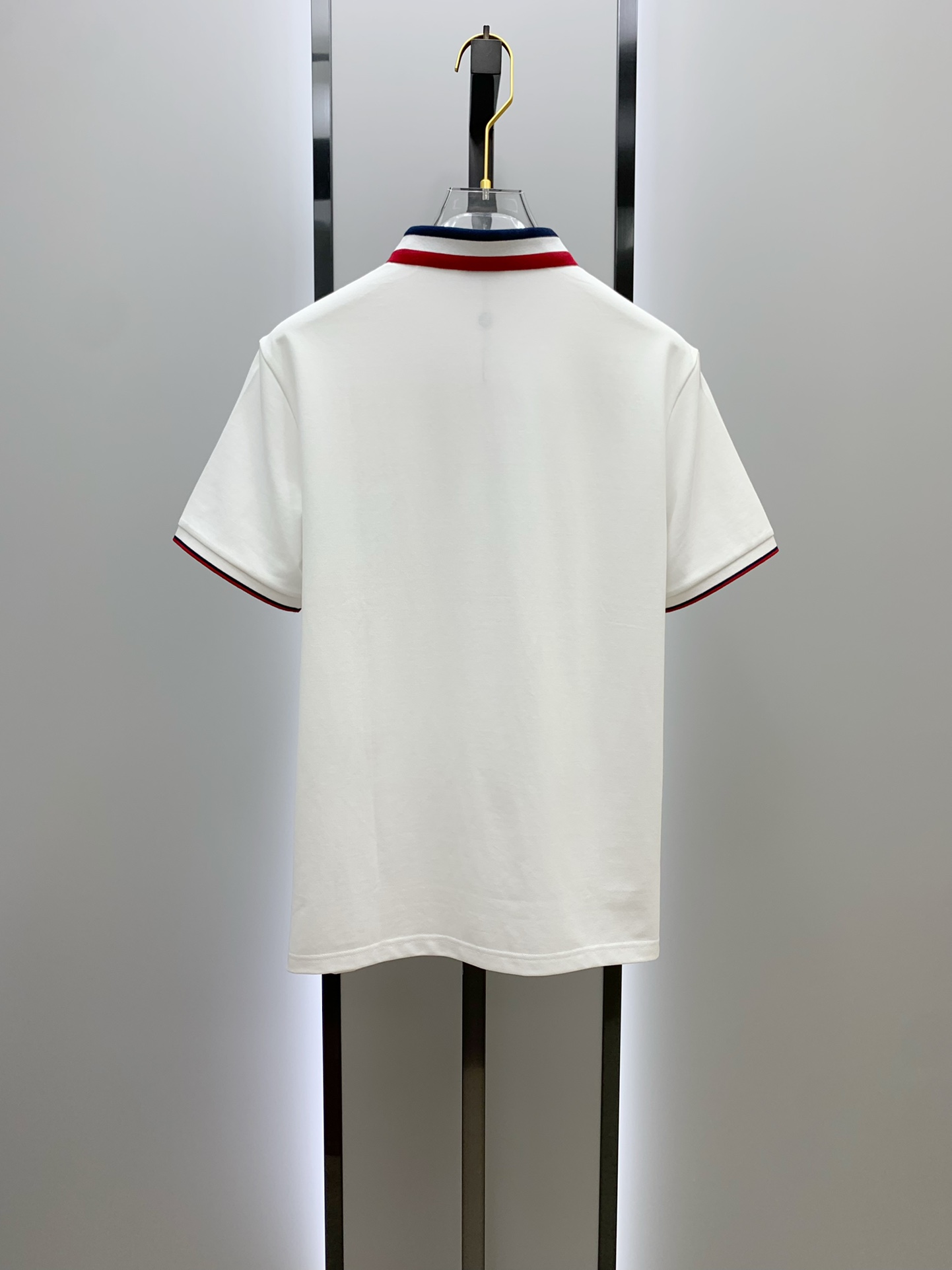 蒙口Moncler 经典三色撞色领刺绣短袖Polo衫 男士商务休闲翻领上衣尺码：M-3XL码▪️ 采用高