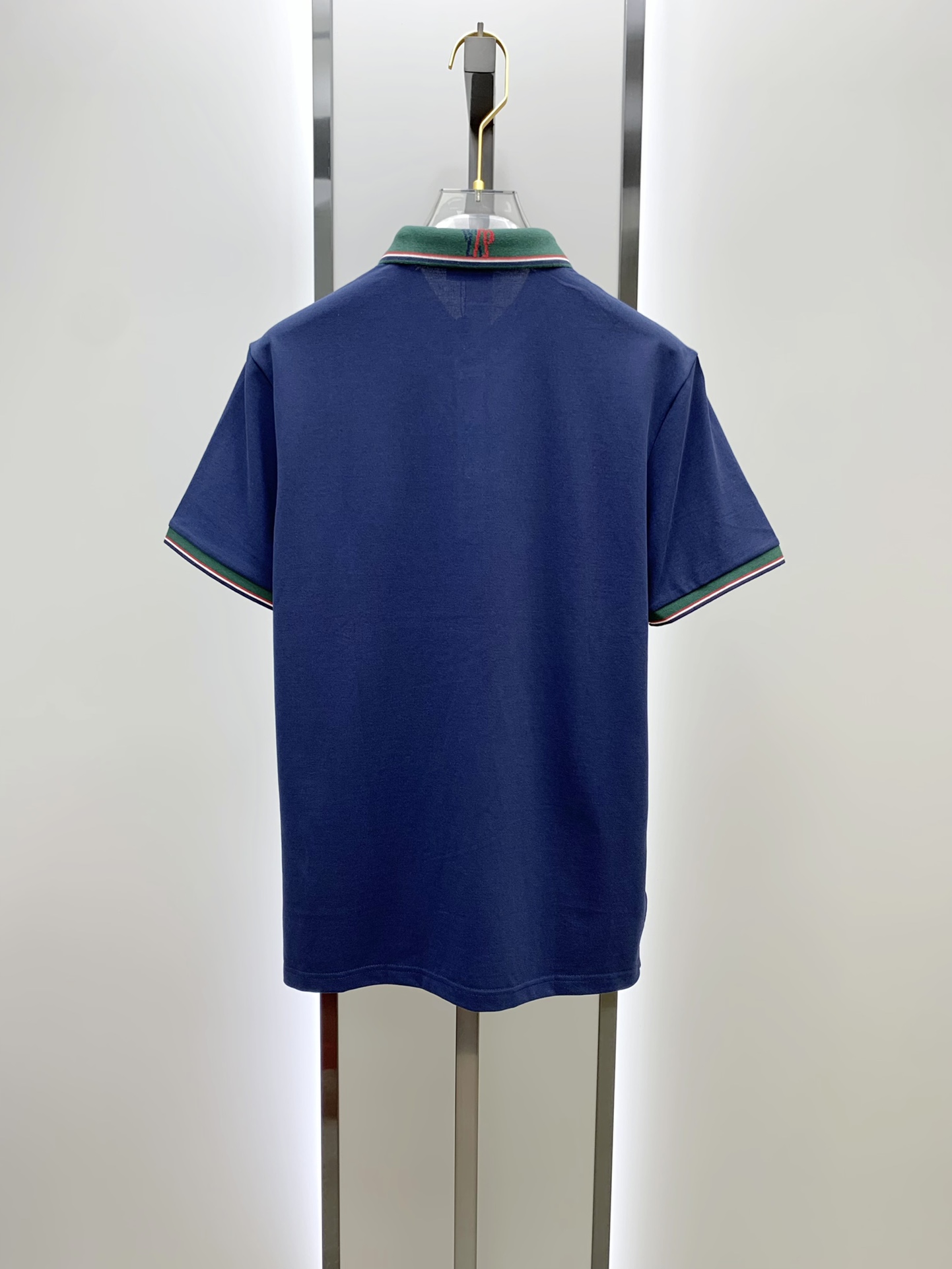 🔥 盟可睐 Moncler 绿领织带刺绣短袖Polo衫📏 尺码：M-3XL💎 面料工艺甄选高支精梳珠地棉