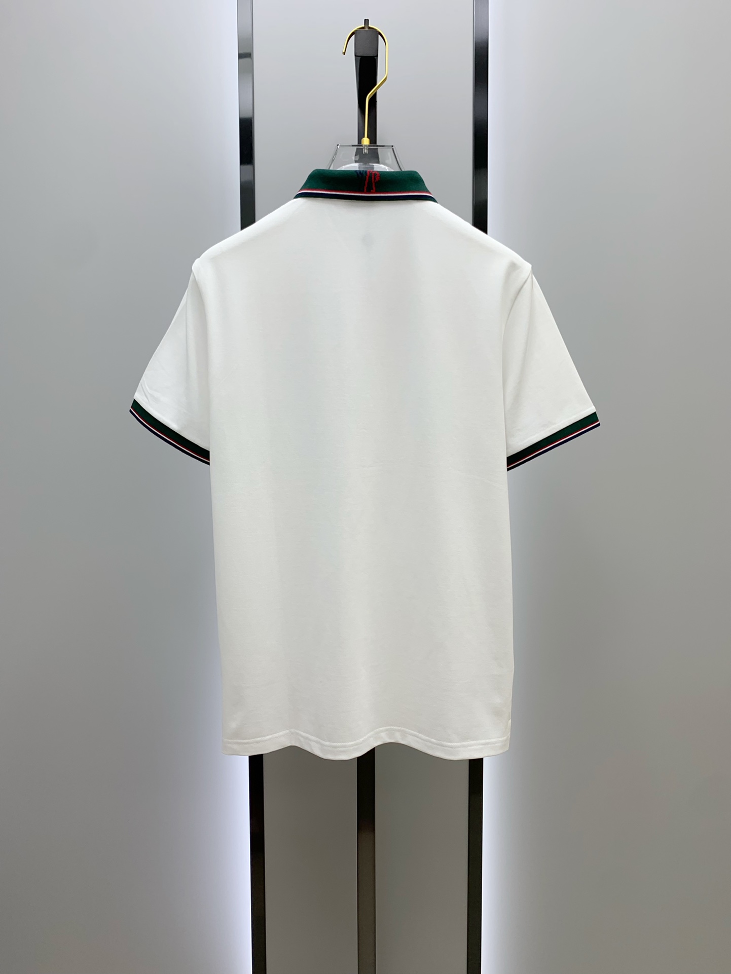 🔥 盟可睐 Moncler 绿领织带刺绣短袖Polo衫📏 尺码：M-3XL💎 面料工艺甄选高支精梳珠地棉