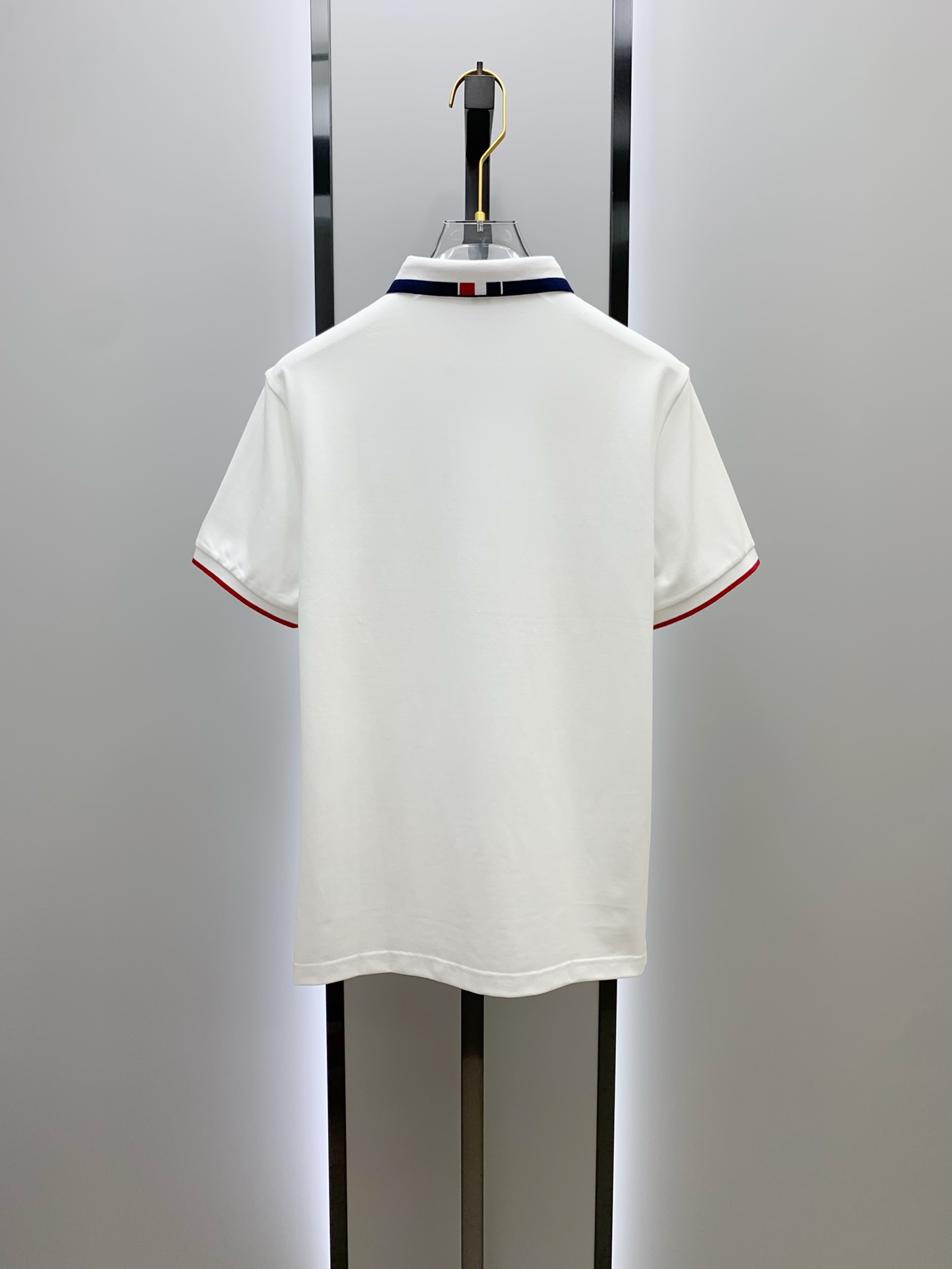 Thom Browne 经典红白蓝撞色领刺绣短袖Polo衫 男士商务休闲翻领上衣尺码：M-3XL码▪️ 