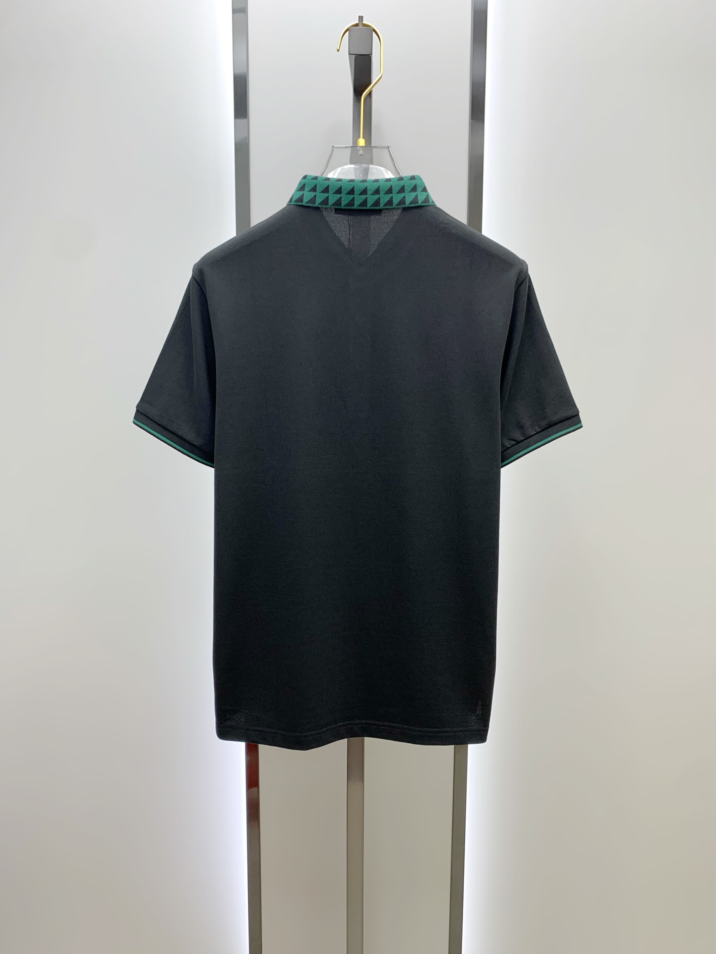 🔥 普拉达 Prada 三角标领刺绣短袖Polo衫📏 尺码：M-3XL💎 面料工艺甄选高支精梳珠地棉，触