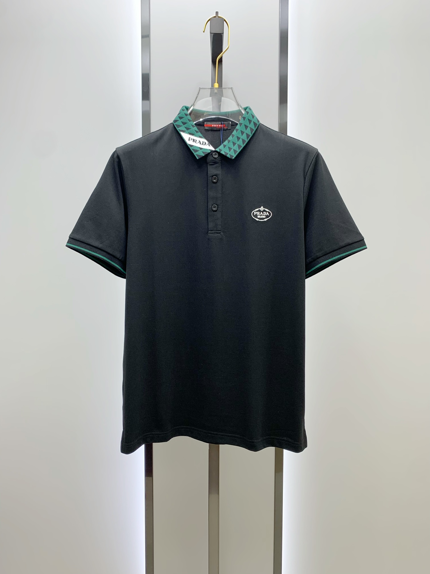 🔥 普拉达 Prada 三角标领刺绣短袖Polo衫📏 尺码：M-3XL💎 面料工艺甄选高支精梳珠地棉，触