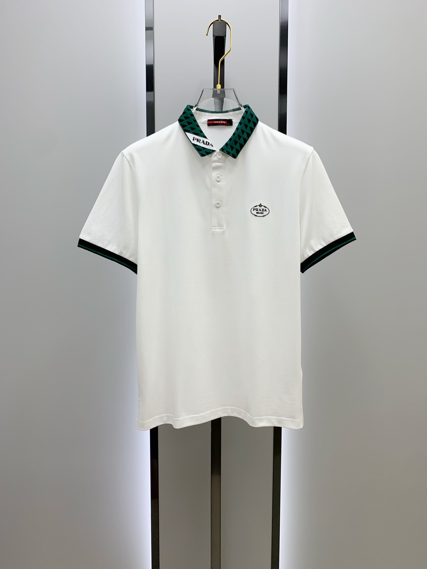🔥 普拉达 Prada 三角标领刺绣短袖Polo衫📏 尺码：M-3XL💎 面料工艺甄选高支精梳珠地棉，触